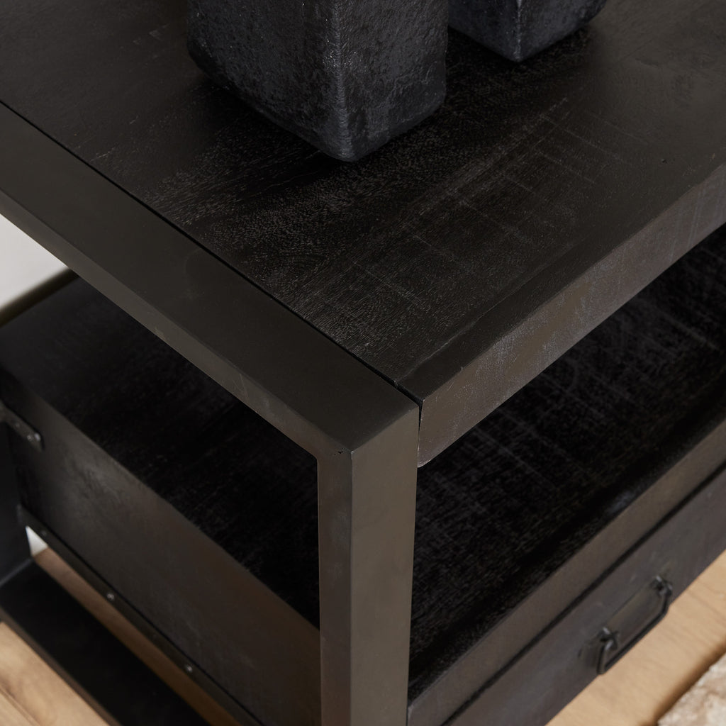 TV-Board Bori Schwarz – Mangoholz mit schwarzem Metallgestell & 3 Schubladen, 150 x 45 x 60 cm