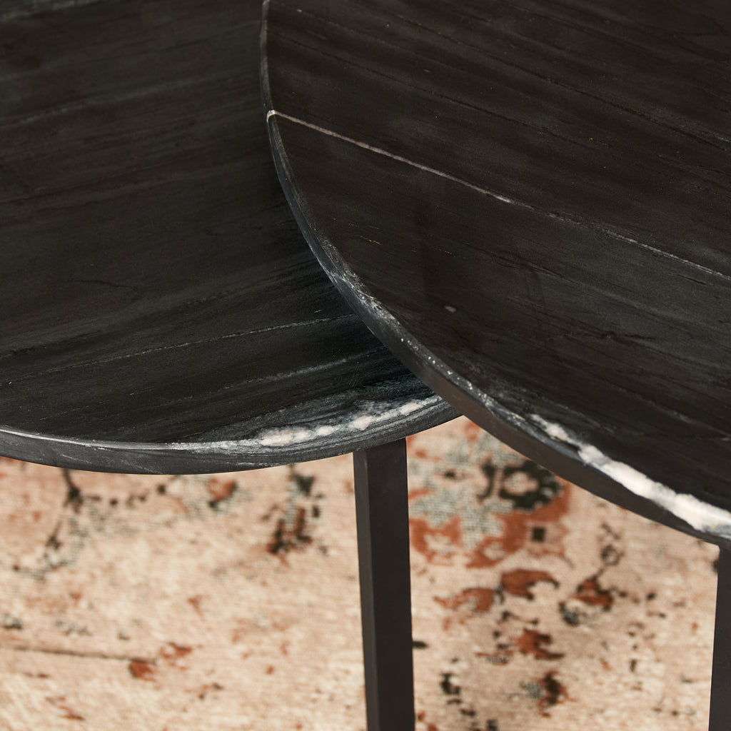 Couchtisch-Set Ovan Schwarz – 2er-Set mit Marmorplatte & Metallgestell, Tische 70x70x40 cm & 50x50x35 cm