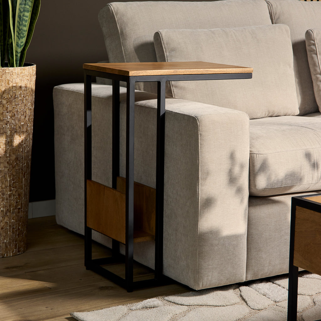 Beistelltisch Slider Naturel High – Sofatisch aus Mangoholz & schwarzem Metall, 32 x 48 x 72 cm