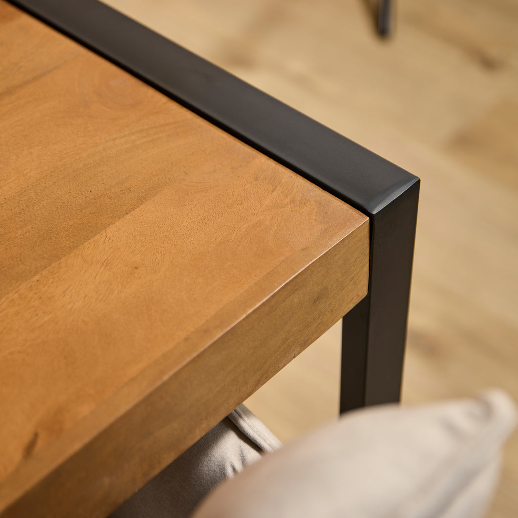 Esstisch Bori – Mangoholz & Metall, Klarlack, 200 x 90 cm mit U-Gestell in Schwarz