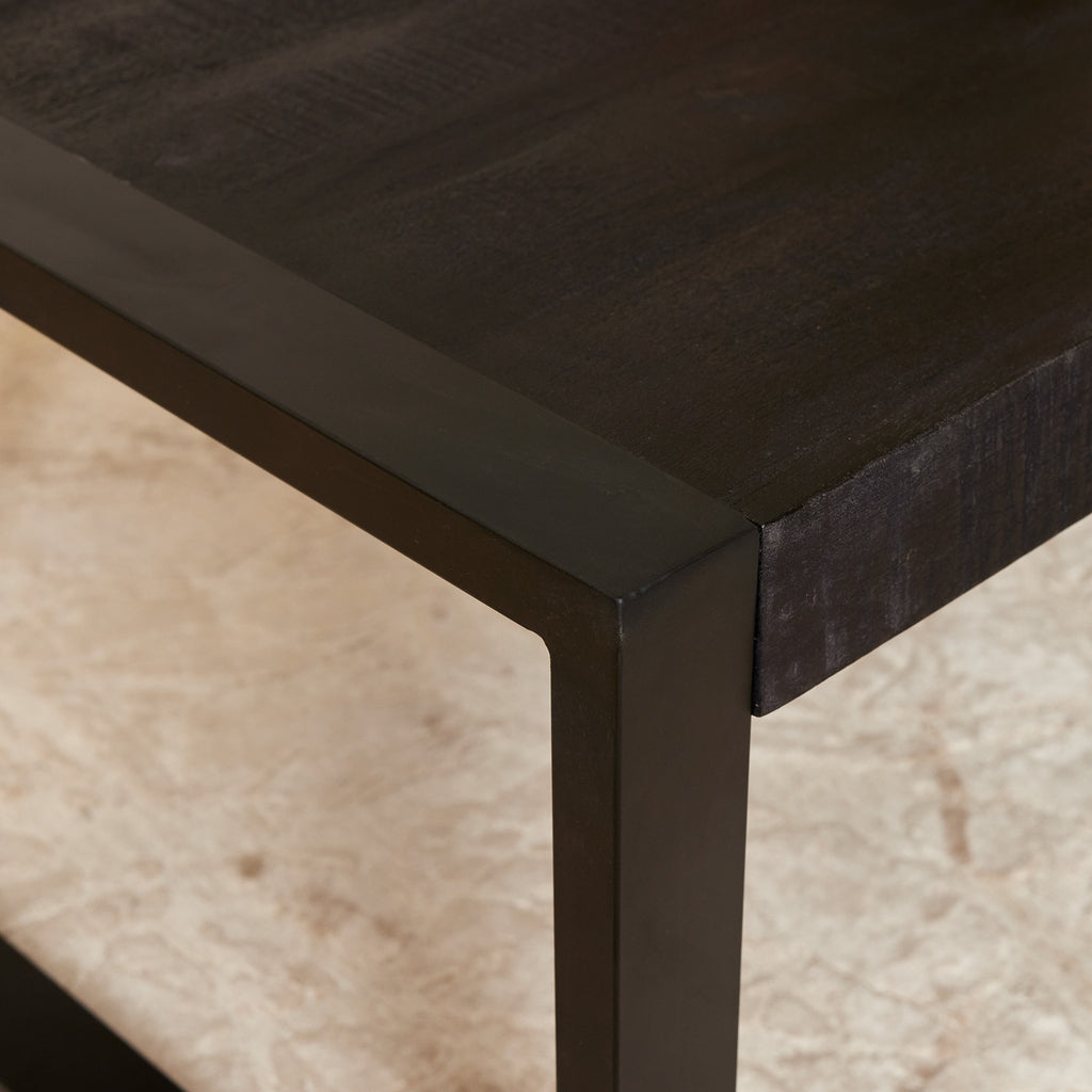 Couchtisch Bori Schwarz – Rechteckiger Tisch aus Mangoholz & Metall, 110 x 60 x 45 cm