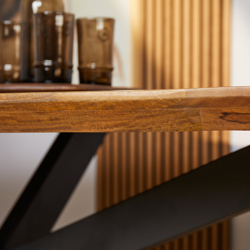 Esstisch Jacky Oval – Massivholztisch aus Mangoholz mit schwarzem Metallgestell, 240 x 110 x 76 cm, 6 cm Platte