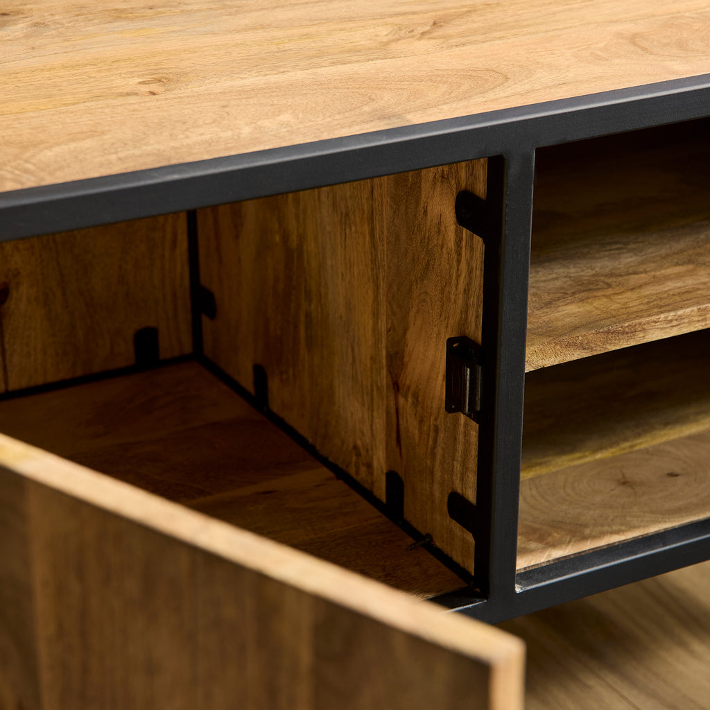 TV-Board Delta – Mangoholz mit schwarzem Gestell & Holzeinlagen, 100 x 45 x 50 cm