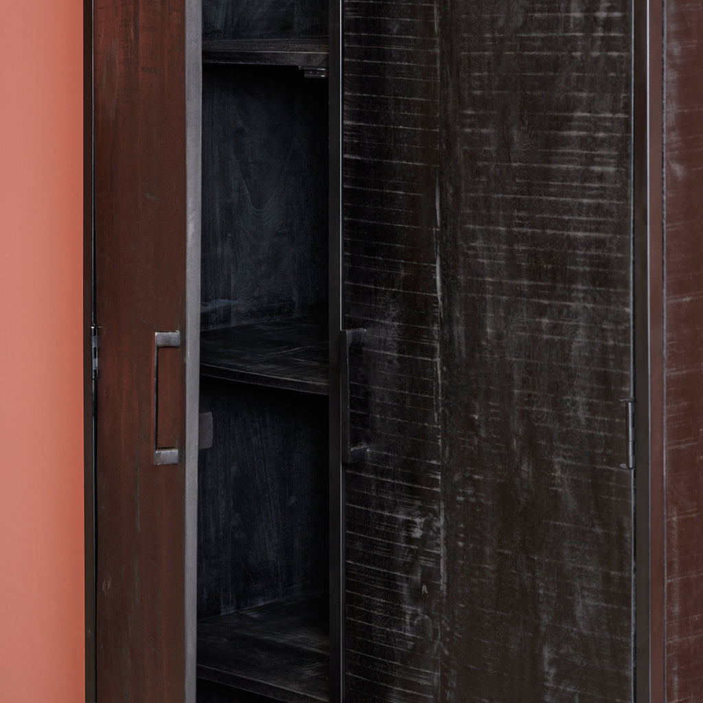 Bücherregal Delta Black 90x45x200 cm – Massiver Mangoholz Schrank mit 4 Schubladen, 2 Türen & Metallgestell in Schwarz