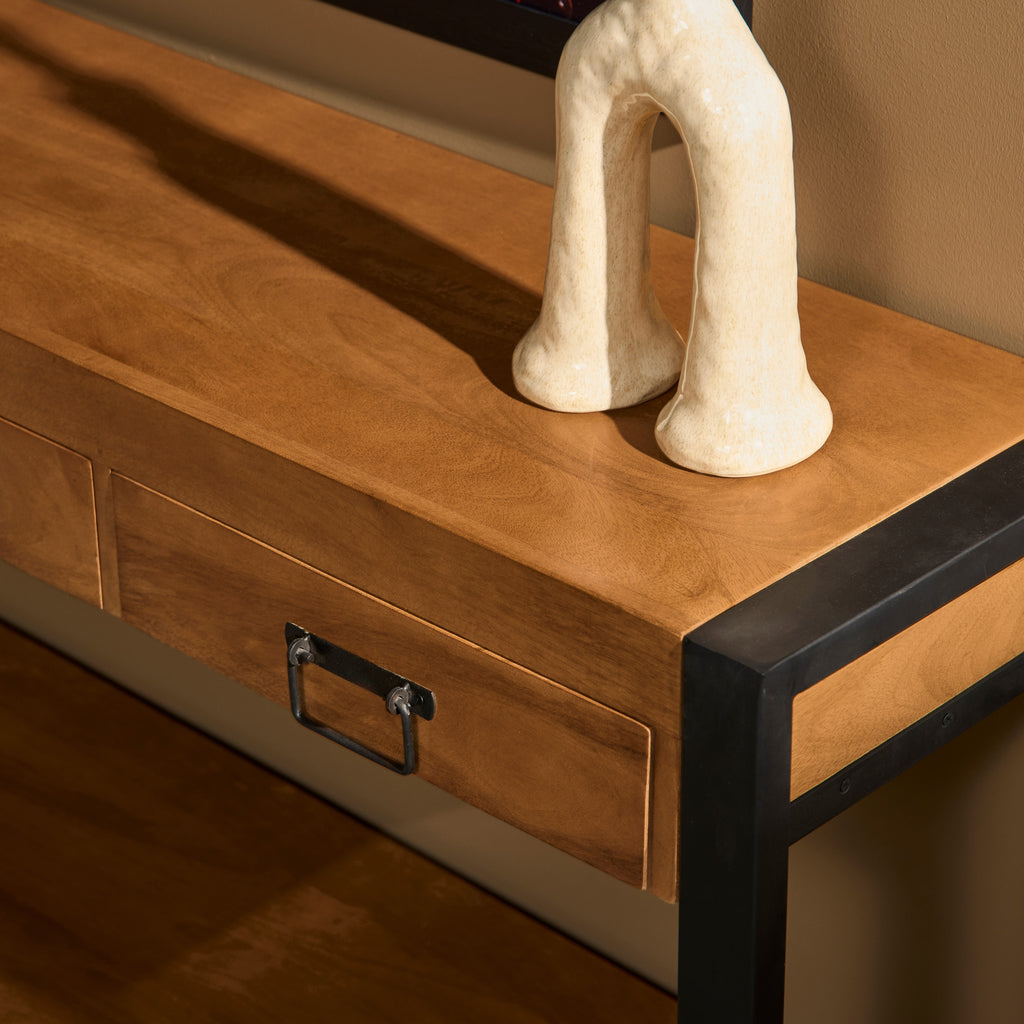 Konsolentisch Bori – eleganter Tisch aus Mangoholz mit schwarzem Metallgestell & 3 Schubladen, 150 x 35 x 76 cm