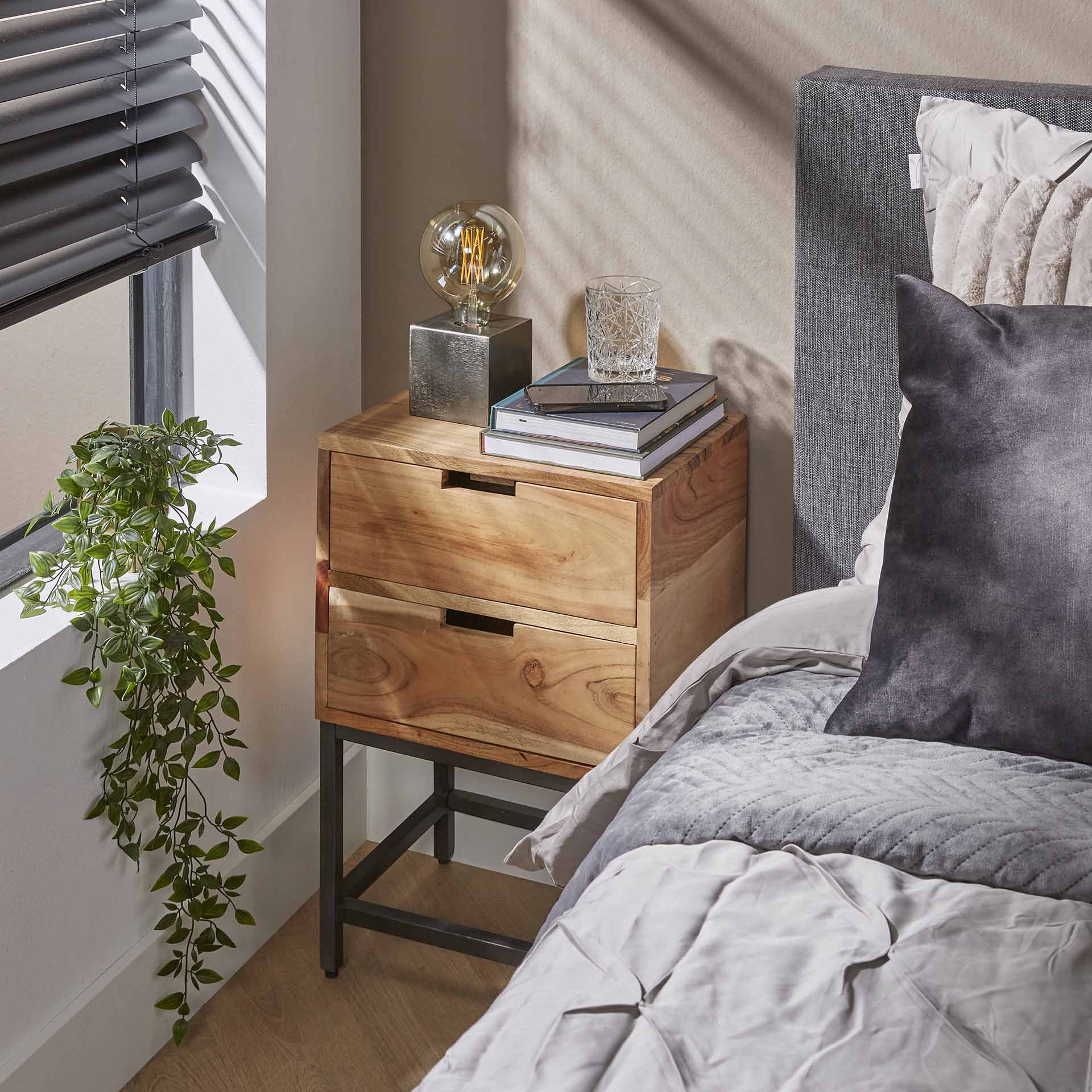 Beistelltisch – Fiora Loft – Massivholz Akazie natur