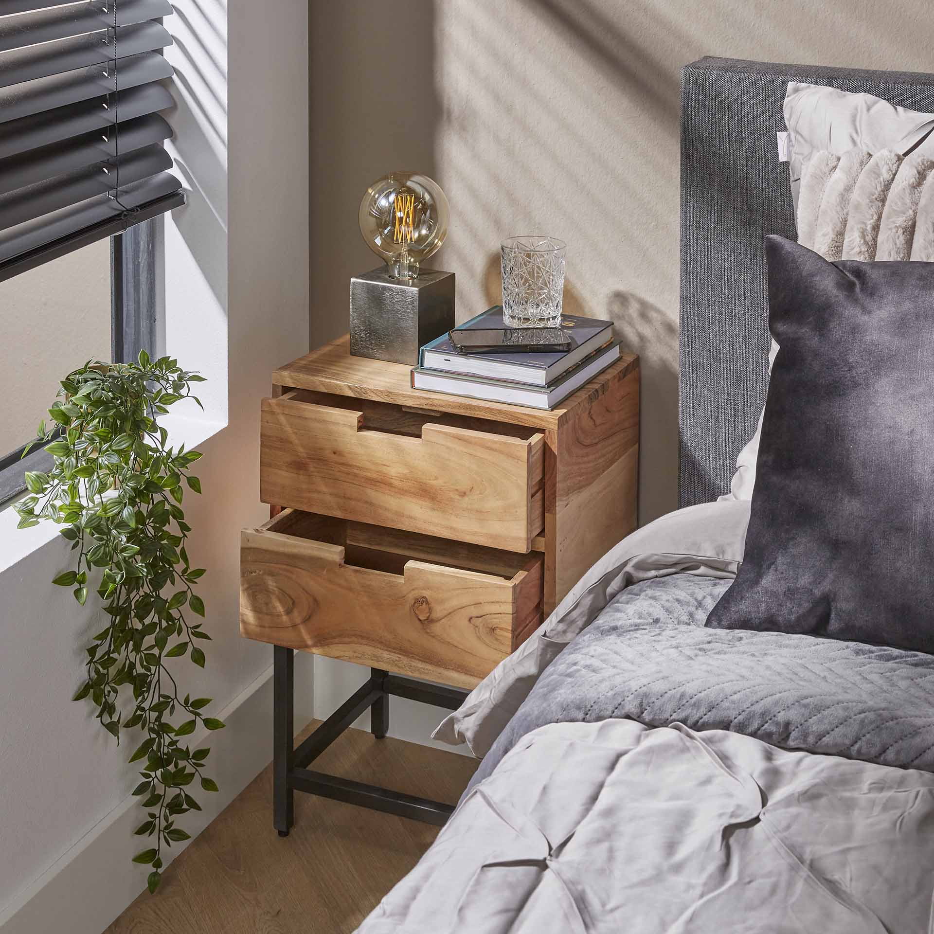 Beistelltisch – Fiora Loft – Massivholz Akazie natur