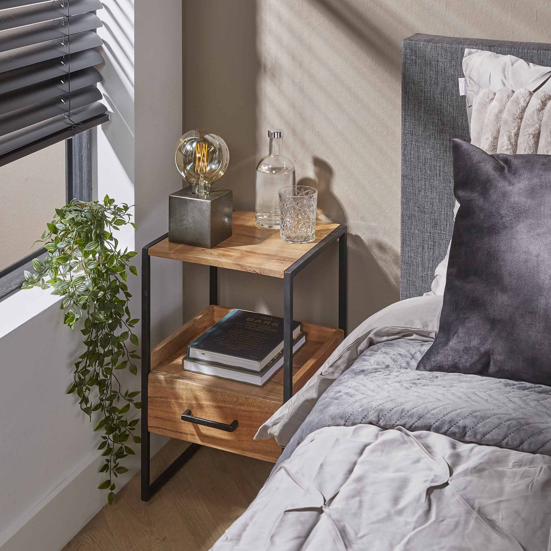 Beistelltisch – Linea Classic – Massivholz Akazie natur