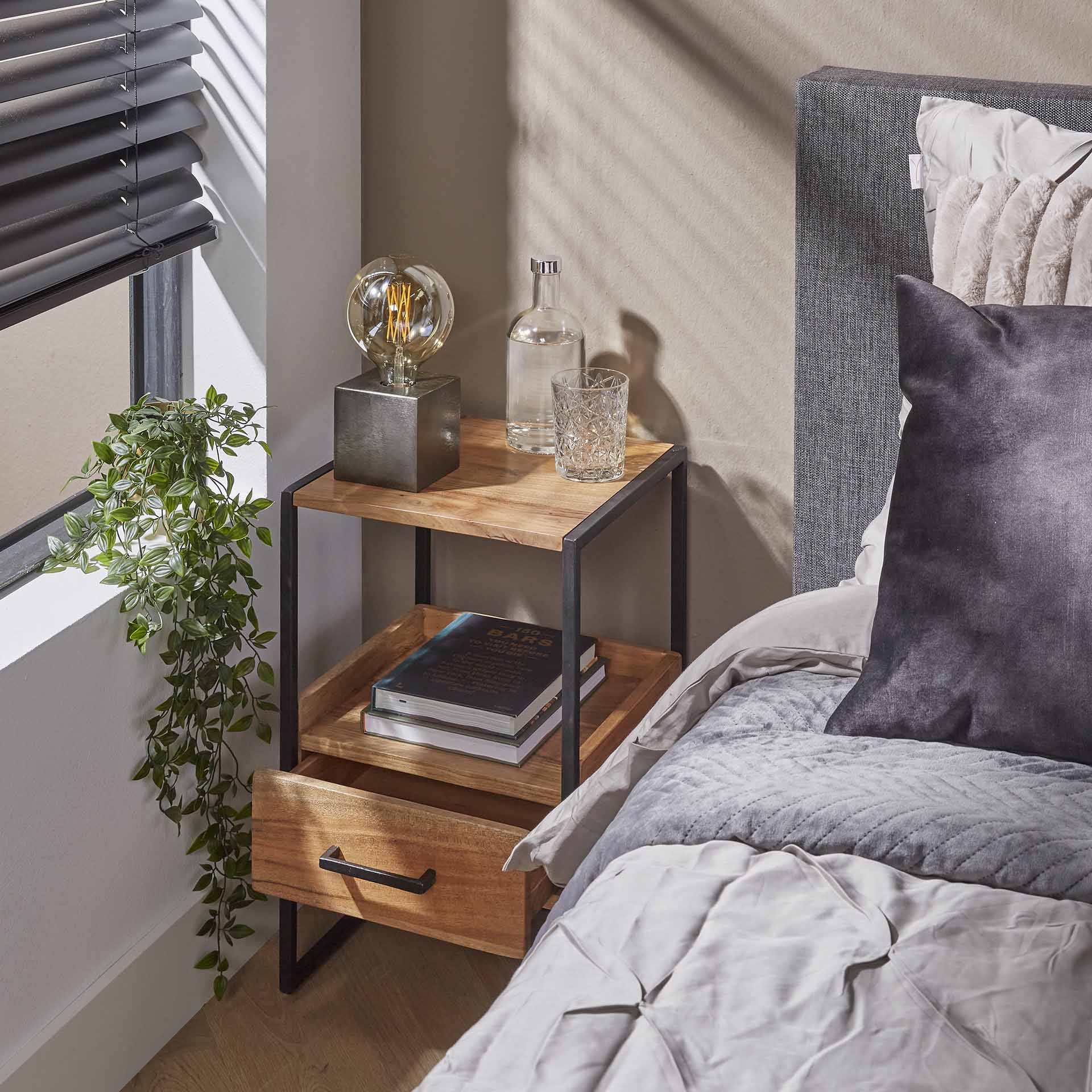 Beistelltisch – Linea Classic – Massivholz Akazie natur