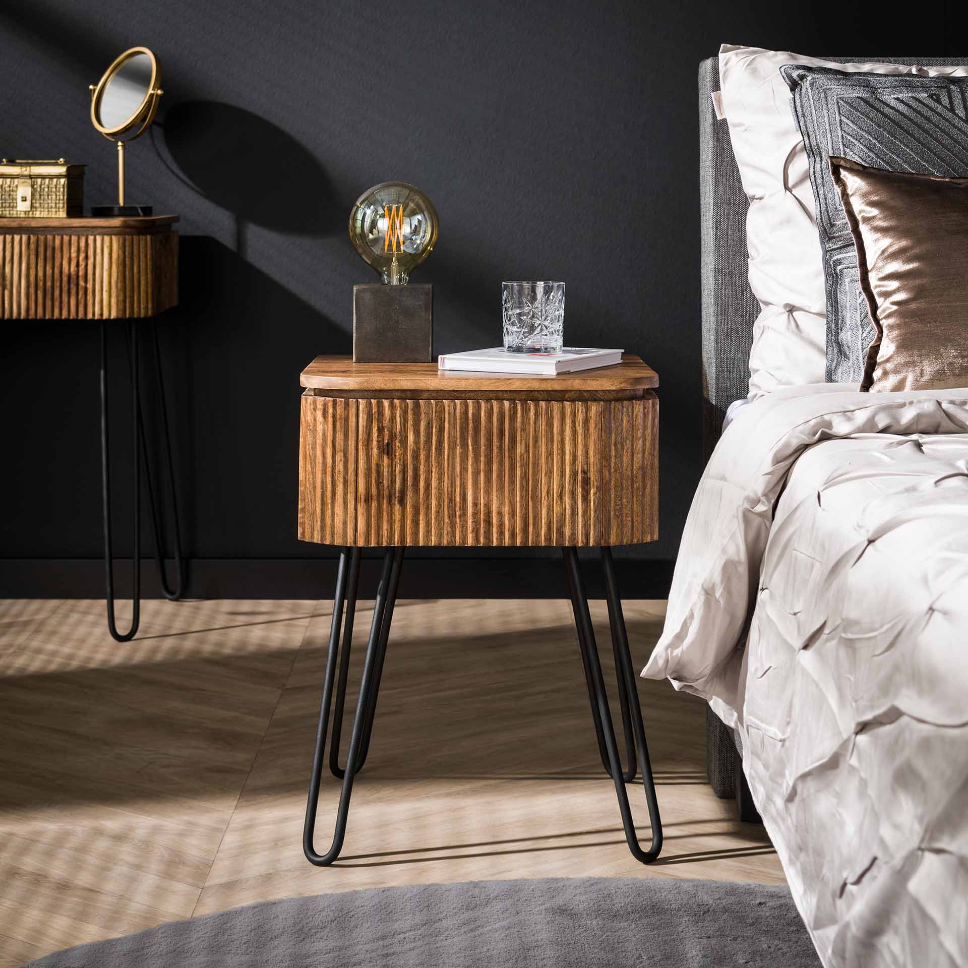 Beistelltisch – Vesta Living – Massivholz Mango Sandfarbe