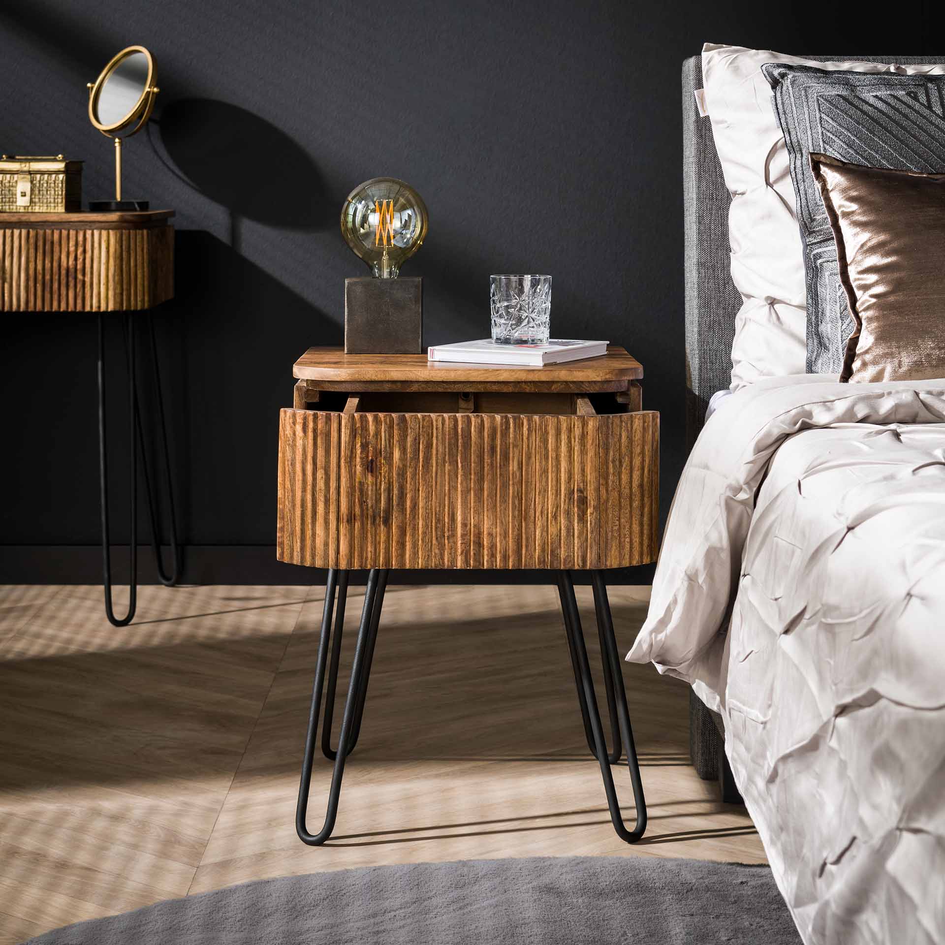 Beistelltisch – Vesta Living – Massivholz Mango Sandfarbe