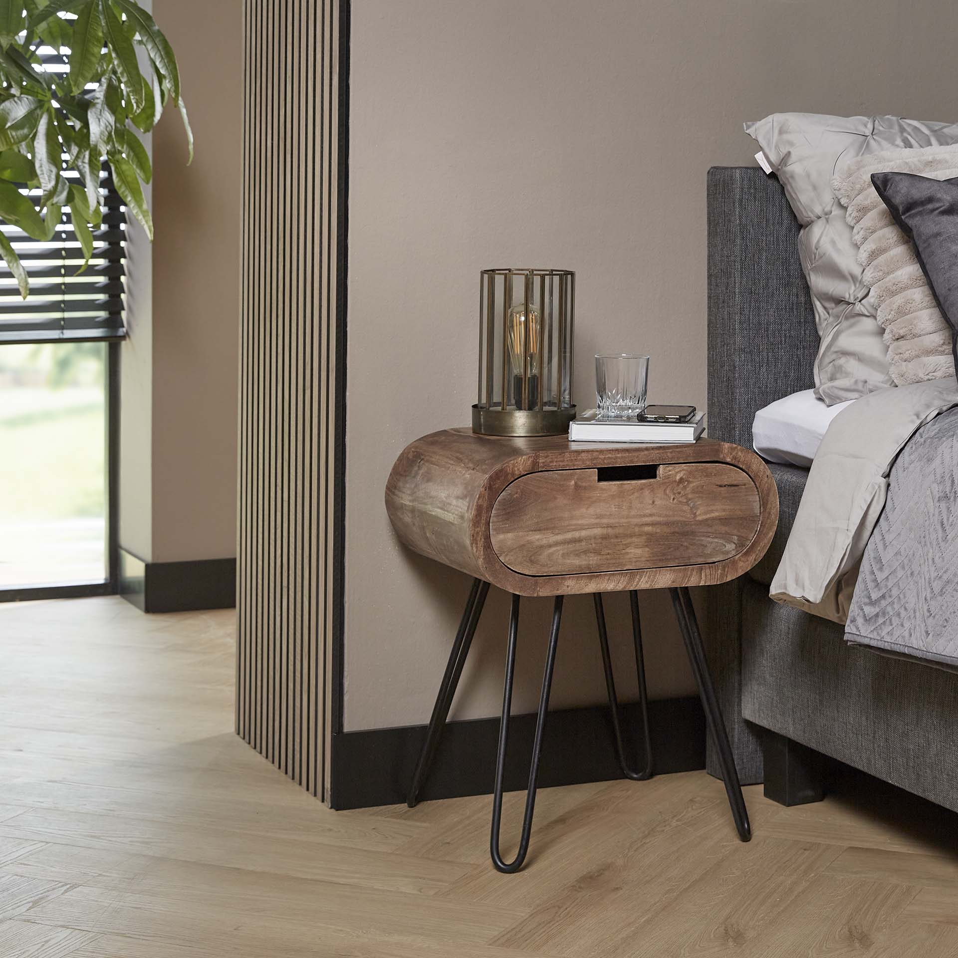 Beistelltisch – Luma Pure – Massivholz Mango Sandfarbe