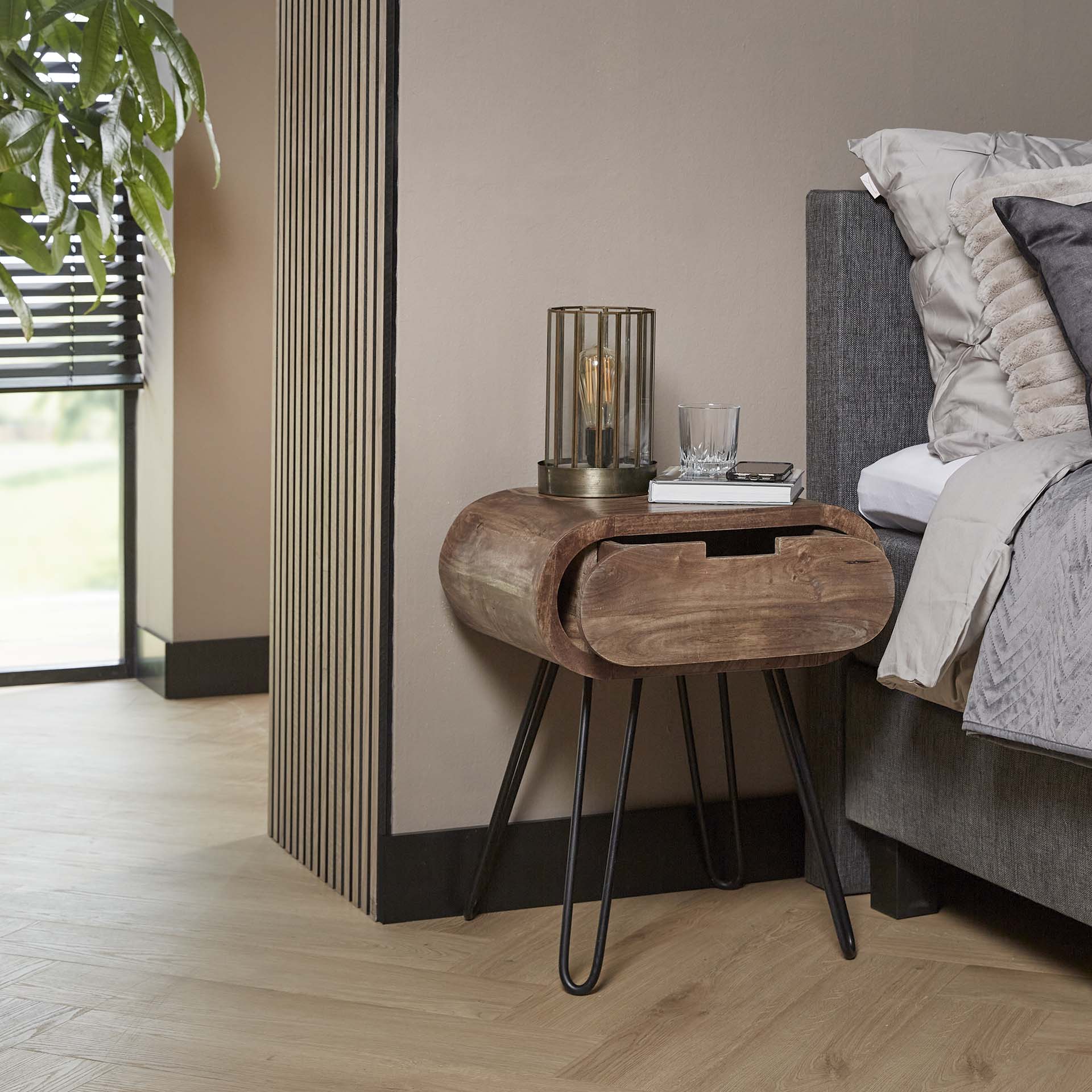 Beistelltisch – Luma Pure – Massivholz Mango Sandfarbe
