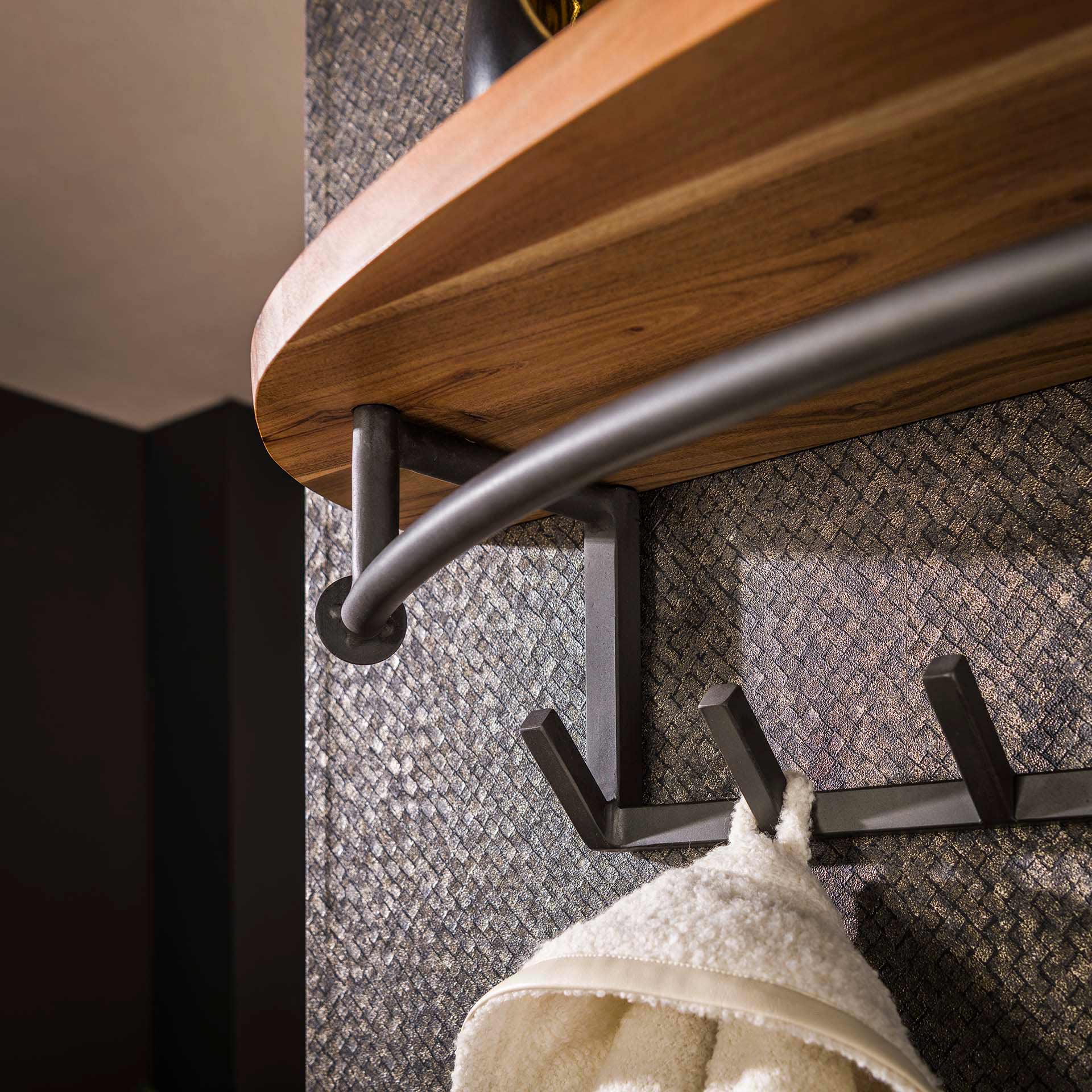 Garderobe – Terra Casa – Massivholz Akazie natur