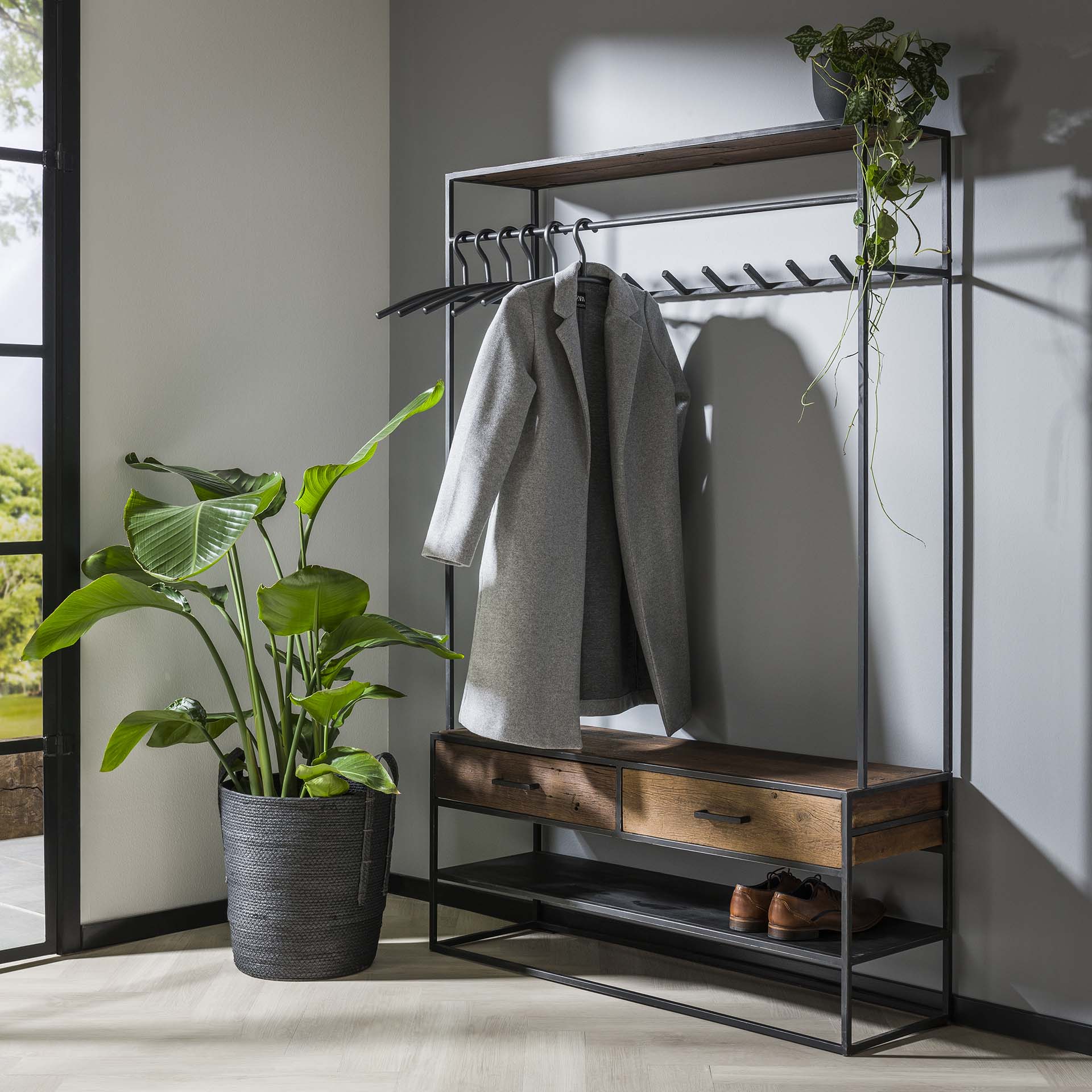Garderobe – Avani Classic – Robustes Hartholz