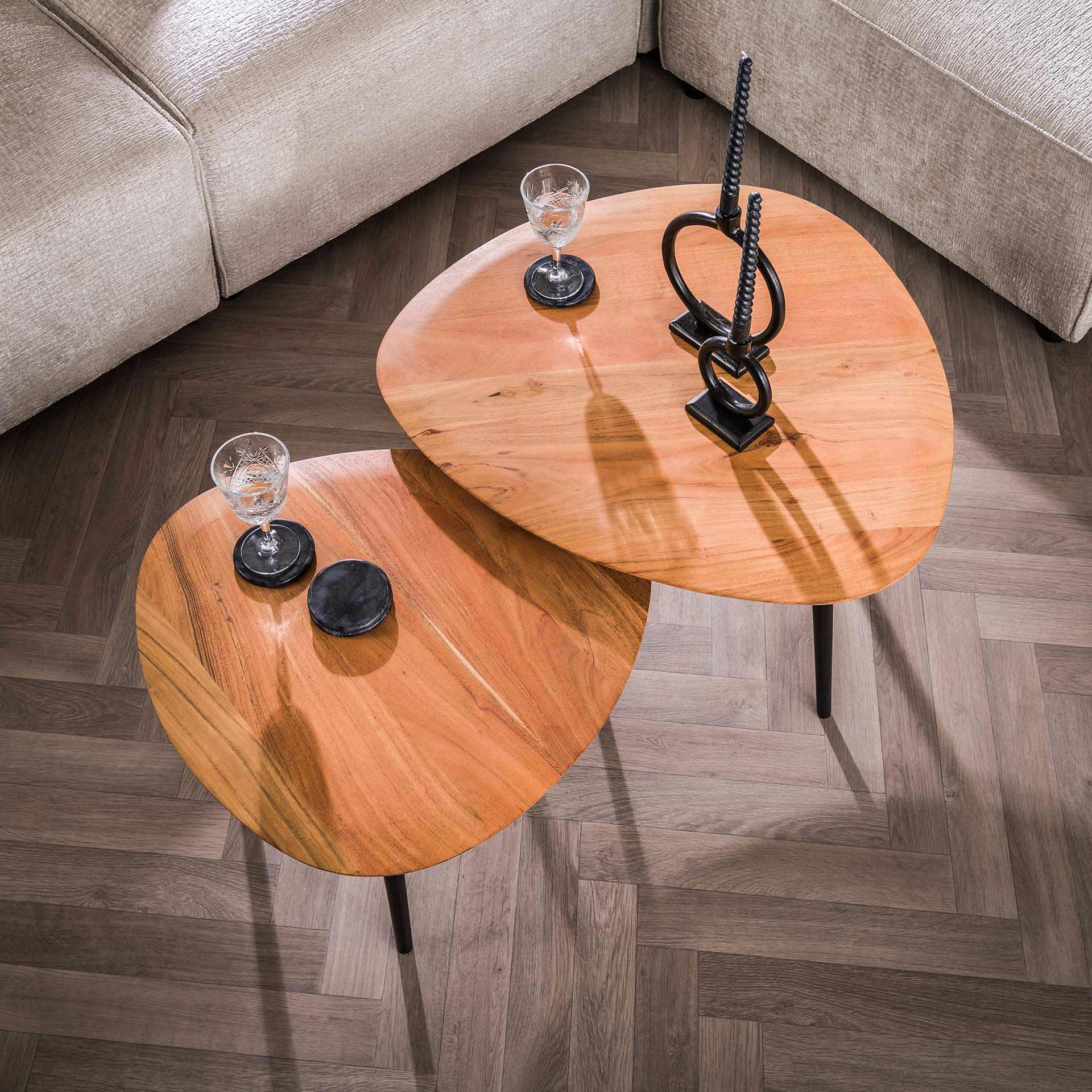 Couchtisch 2er Set Monte – organische Dreiecksform aus Akazienholz & Stahlbeinen, 75x73x40 cm & 63x57x35 cm