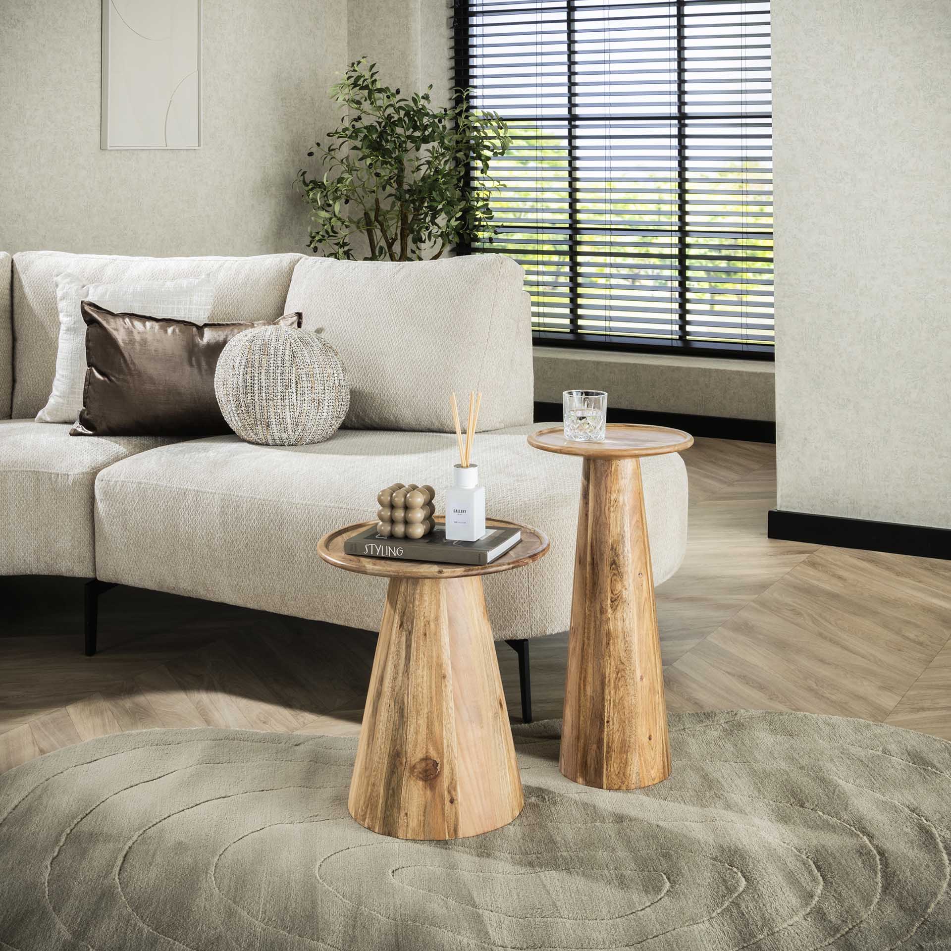 Beistelltisch Set Taverno 2-teilig – Akazienholz mit konischem Design & erhöhter Kante (30x30x60 cm & 30x30x50 cm)