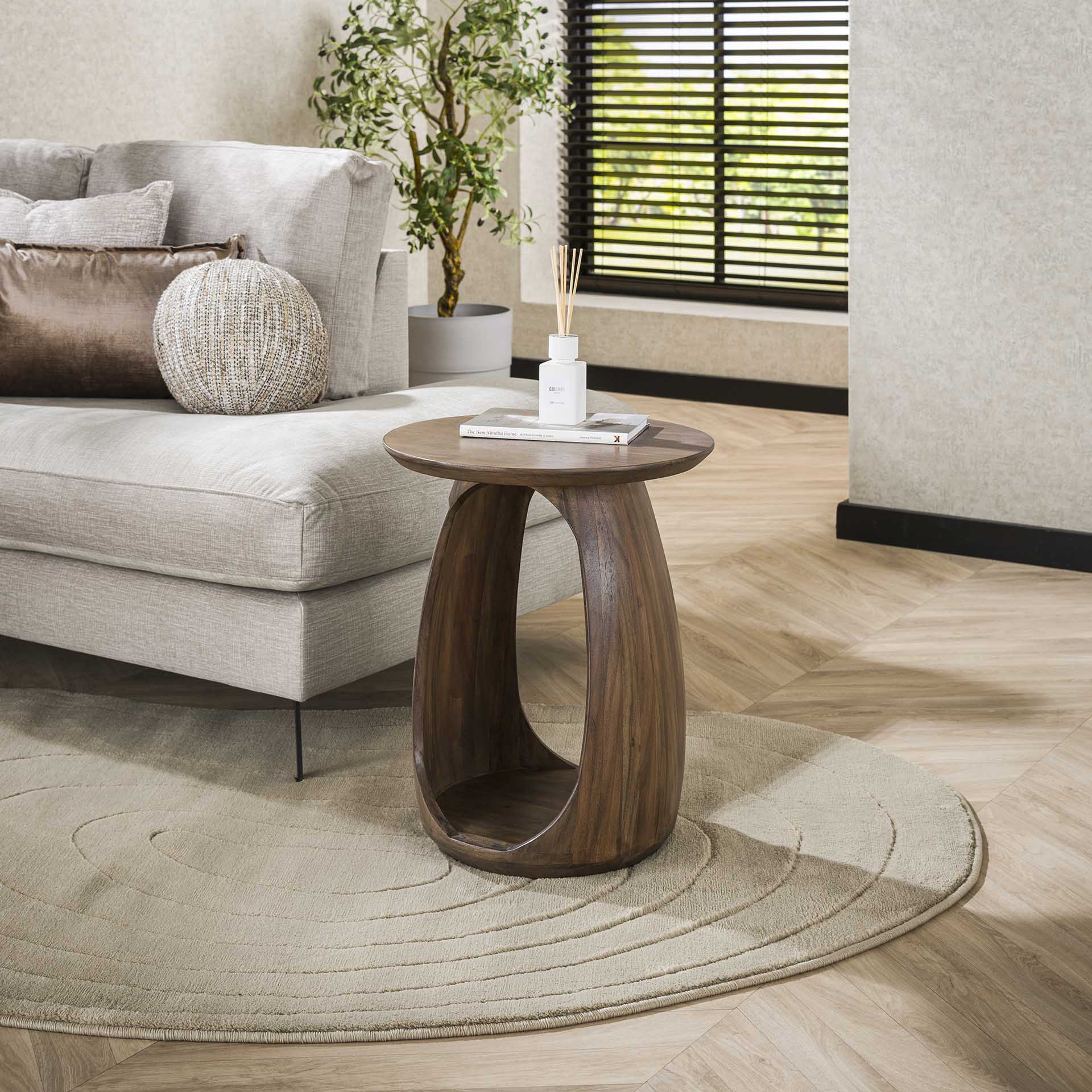 Beistelltisch S Ondaro Solid 45x45x56 cm – organisches Design aus massivem Akazienholz mit warmem Finish
