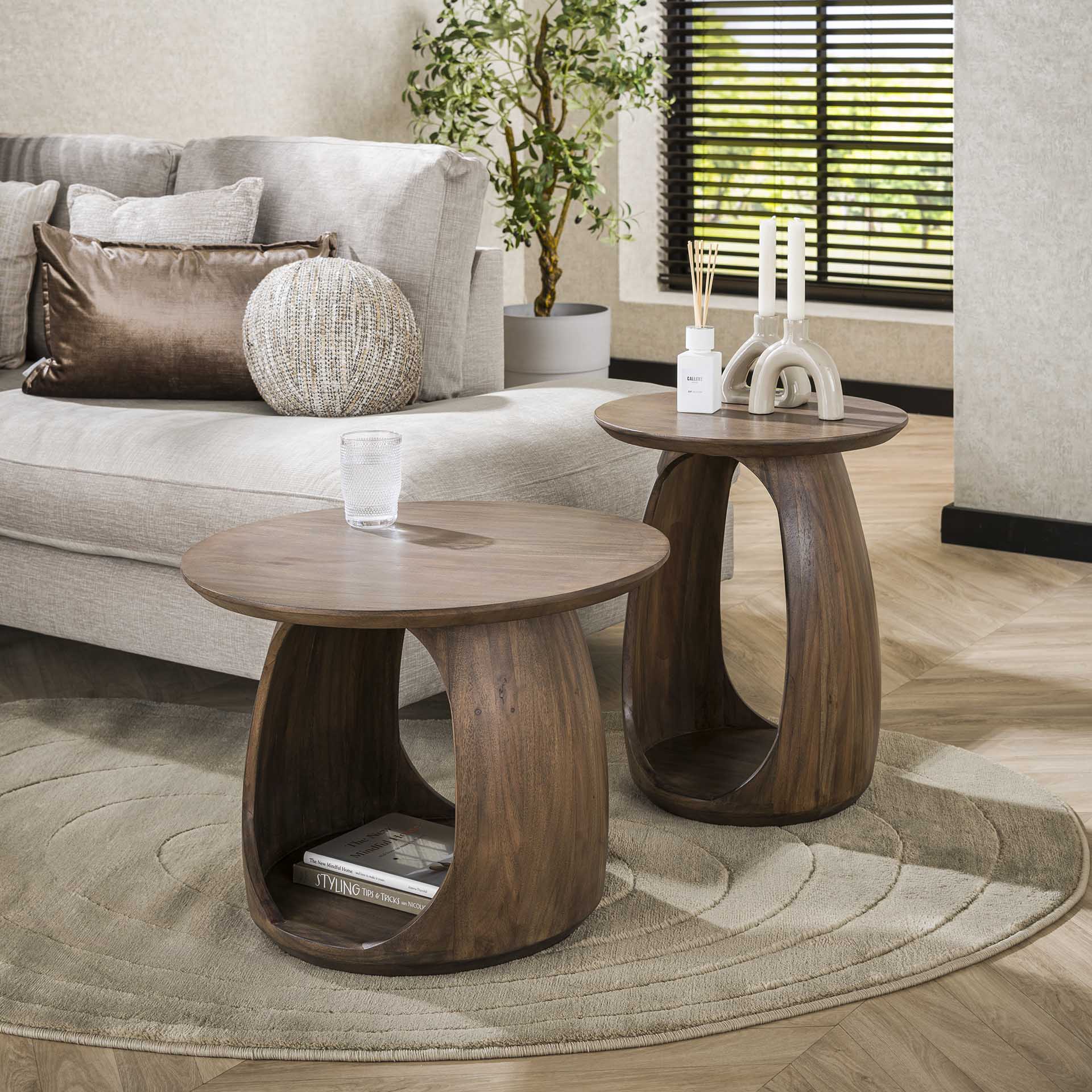 Beistelltisch S Ondaro Solid 45x45x56 cm – organisches Design aus massivem Akazienholz mit warmem Finish
