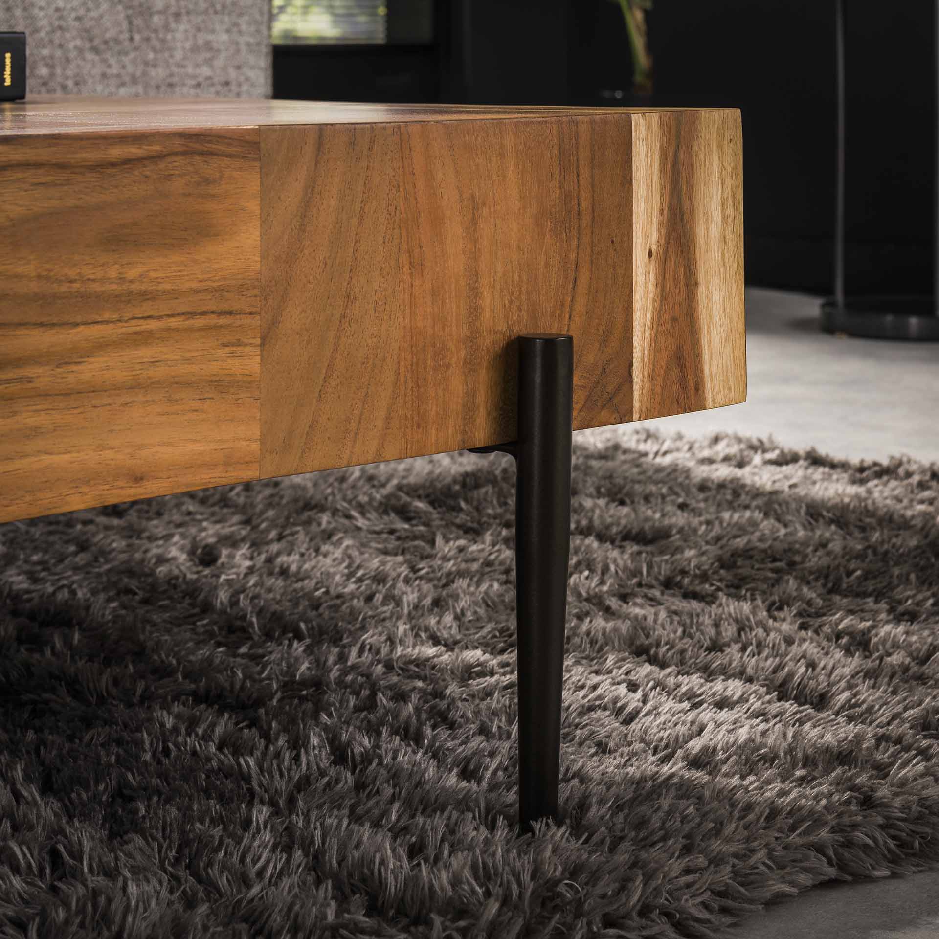 Couchtisch Arcello 90 x 90 x 35 cm – quadratischer Wohnzimmertisch aus Akazienholz mit gebogenen Kanten, handgefertigt