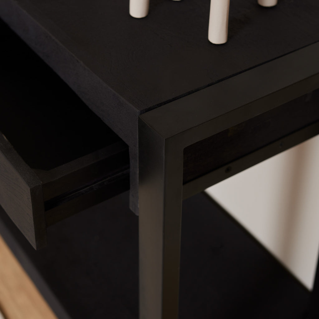 Sideboard Bori Black – Beistelltisch aus Mangoholz mit 4 Schubladen & schwarzen Metallakzenten, 180 x 35 x 76 cm