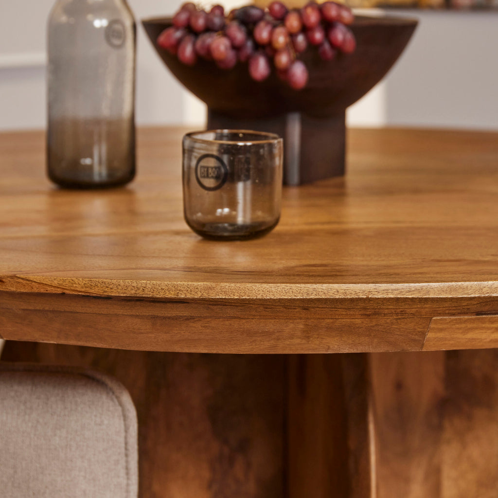 Esstisch TeTey – runder Tisch aus massivem Mangoholz, Ø130 cm, 76 cm Höhe, 6 cm starke Platte, robust & zeitlos