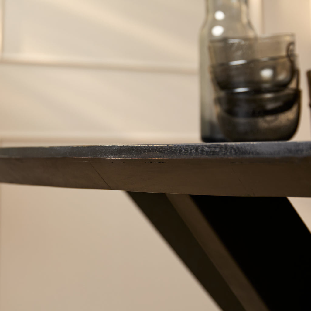 Esstisch Jacky Oval Schwarz – Massivholztisch aus Mangoholz mit schwarzem Metallgestell, 160 x 90 x 76 cm, 6 cm Platte