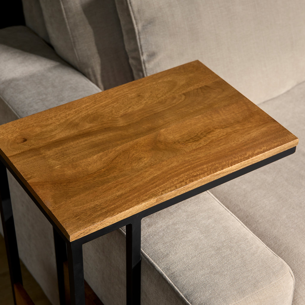 Beistelltisch Slider Naturel High – Sofatisch aus Mangoholz & schwarzem Metall, 32 x 48 x 72 cm