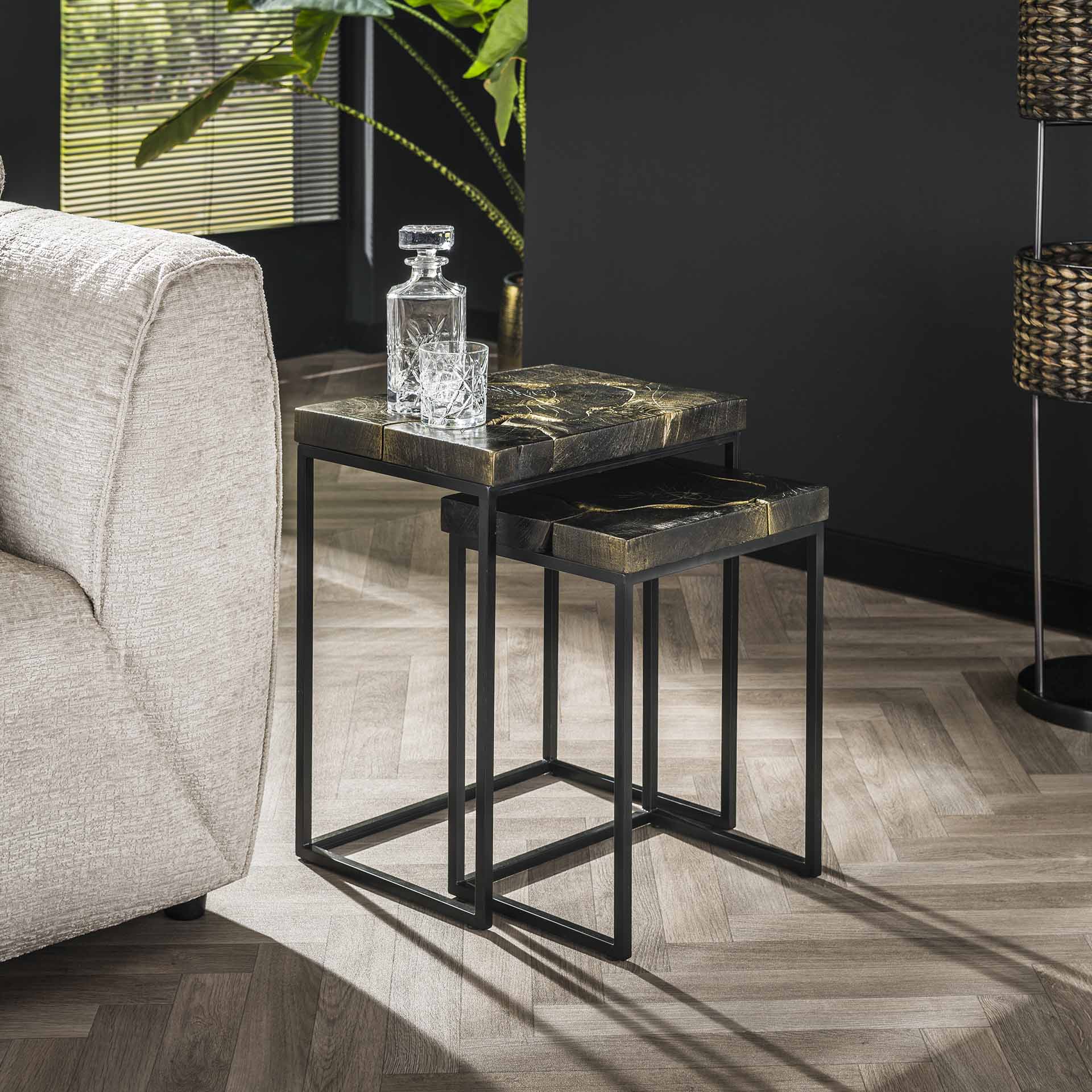 Beistelltisch Set/2 Aurelio – rechteckige Tische aus Teakholz mit Schwarz-Gold-Lackierung & Metallgestell, 47/34 cm