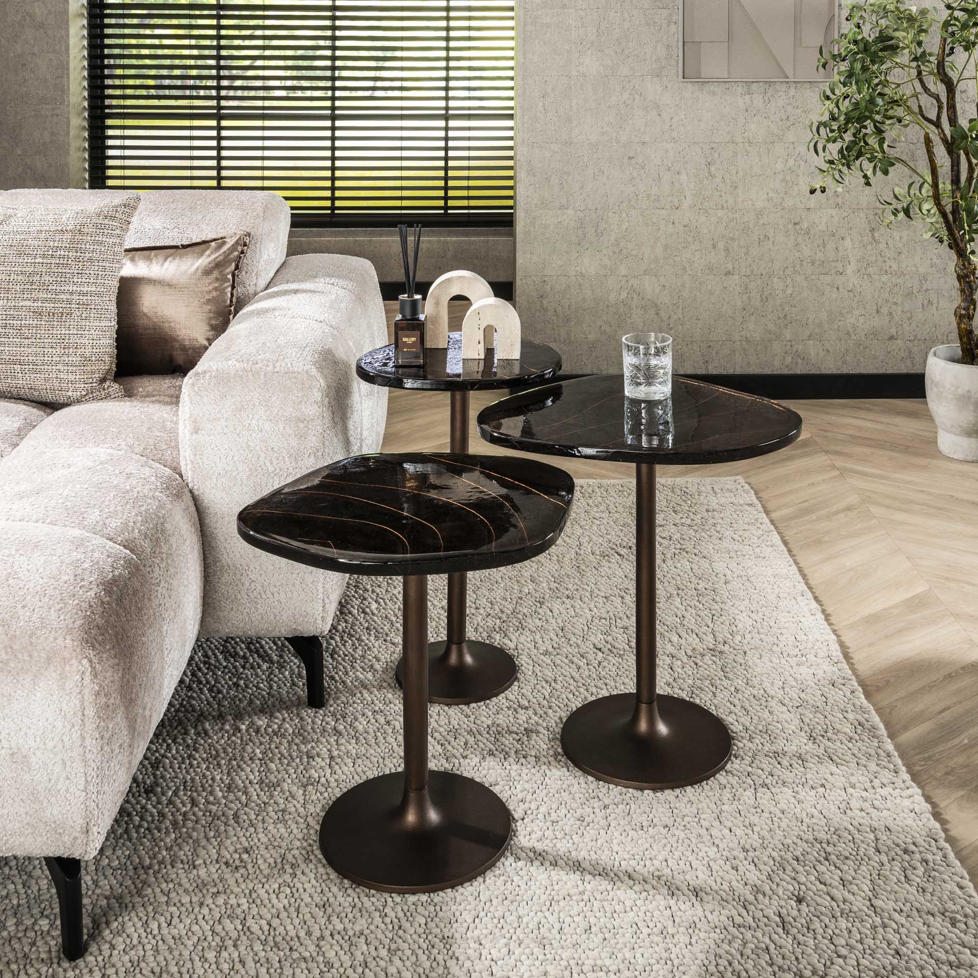 Beistelltisch Ondaro S – Glastisch mit gezogenem Glas & Metallgestell in Antikkupfer, 53 x 42 x 50 cm