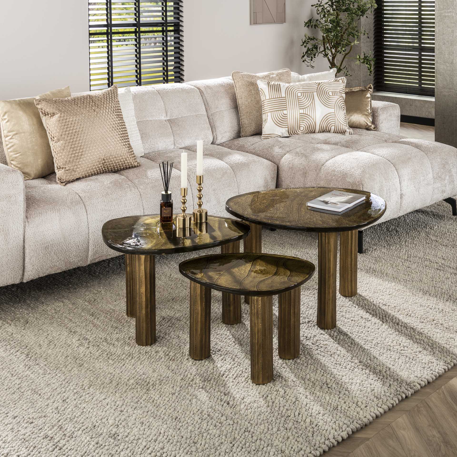 Couchtisch Ondaro S – Glastisch mit gezogenem Glas & Metallgestell in Antikkupfer, 51 x 37 x 35 cm