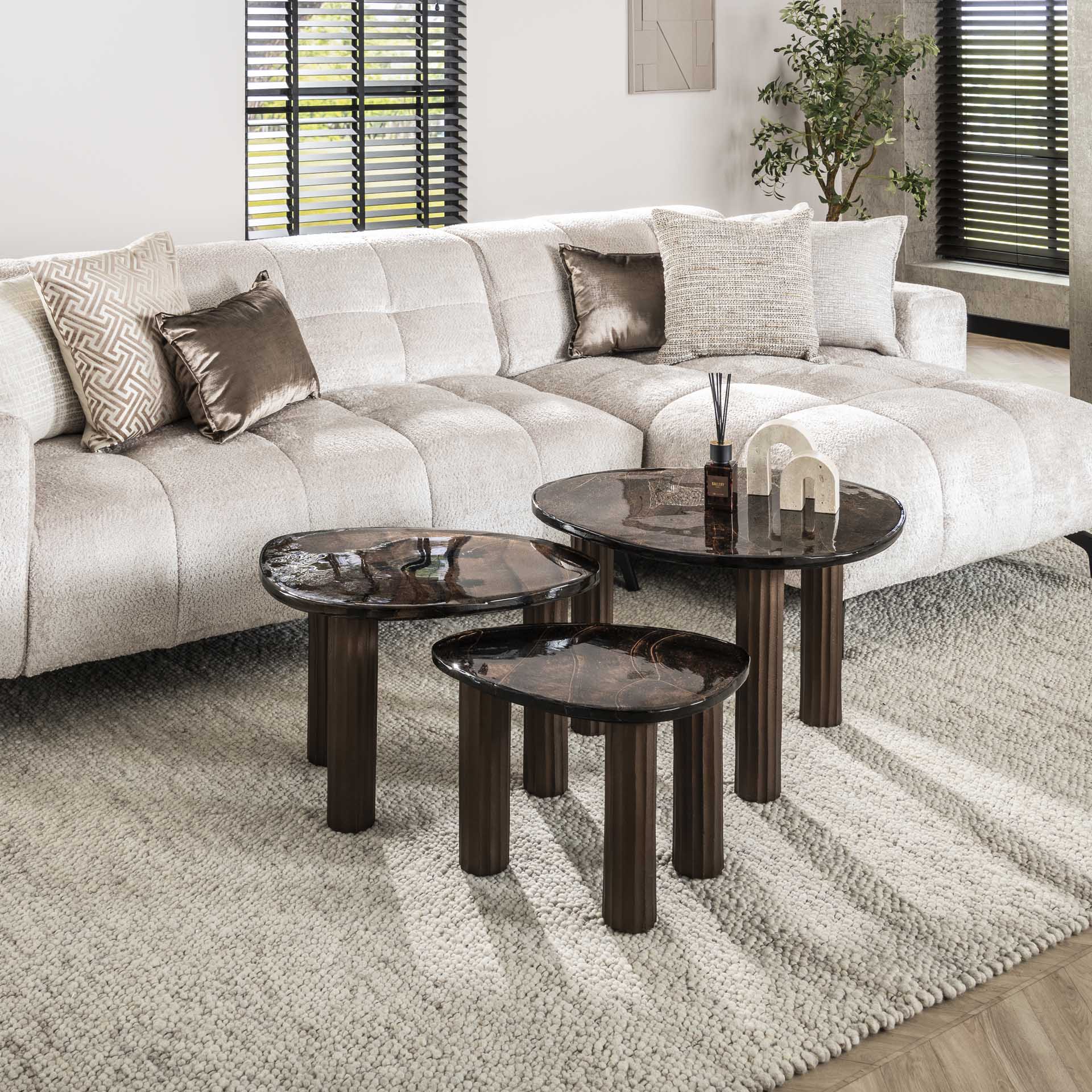 Couchtisch Ondaro M – Glastisch mit gezogenem Glas & Metallgestell in Antikkupfer, 62 x 45 x 40 cm