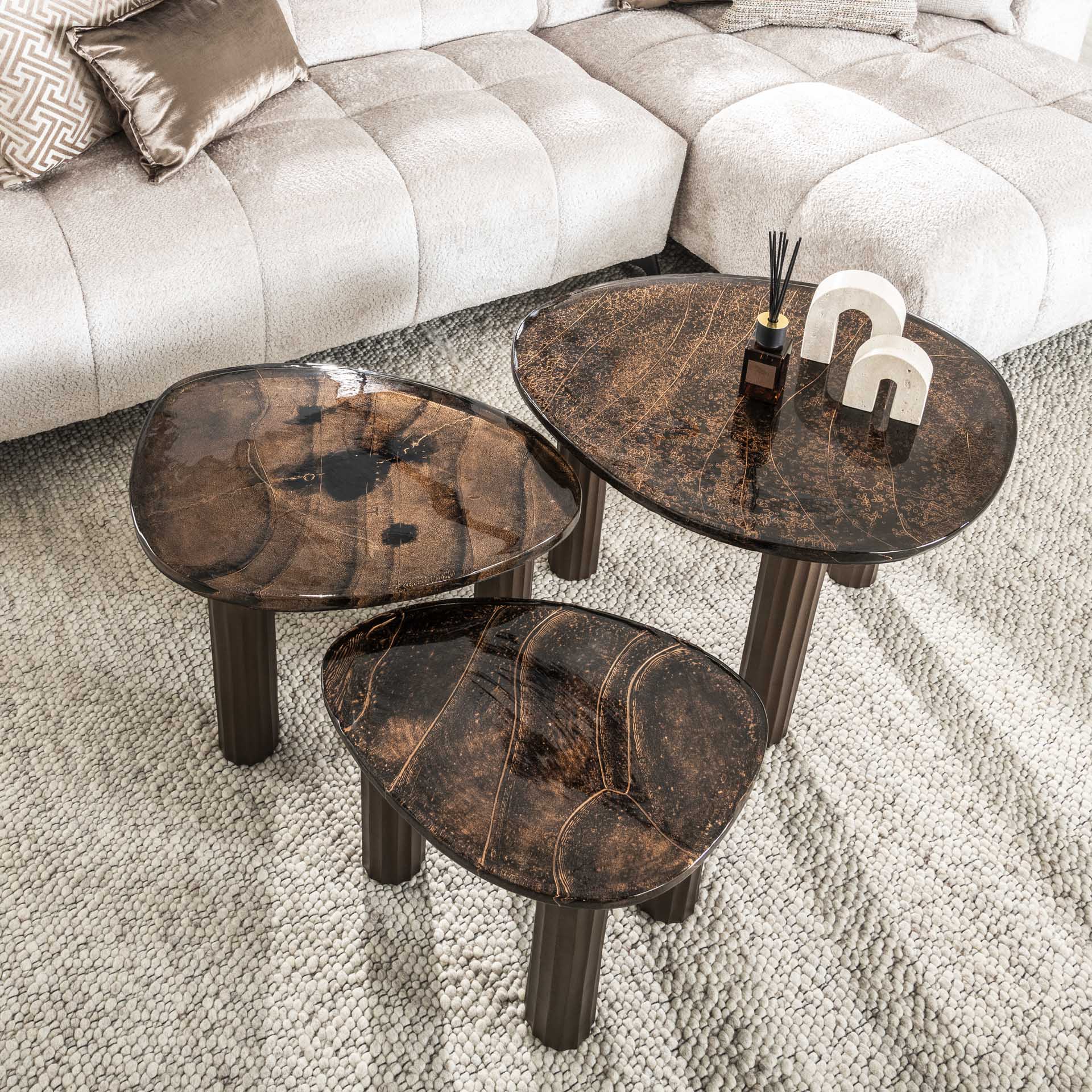 Couchtisch Ondaro M – Glastisch mit gezogenem Glas & Metallgestell in Antikkupfer, 62 x 45 x 40 cm