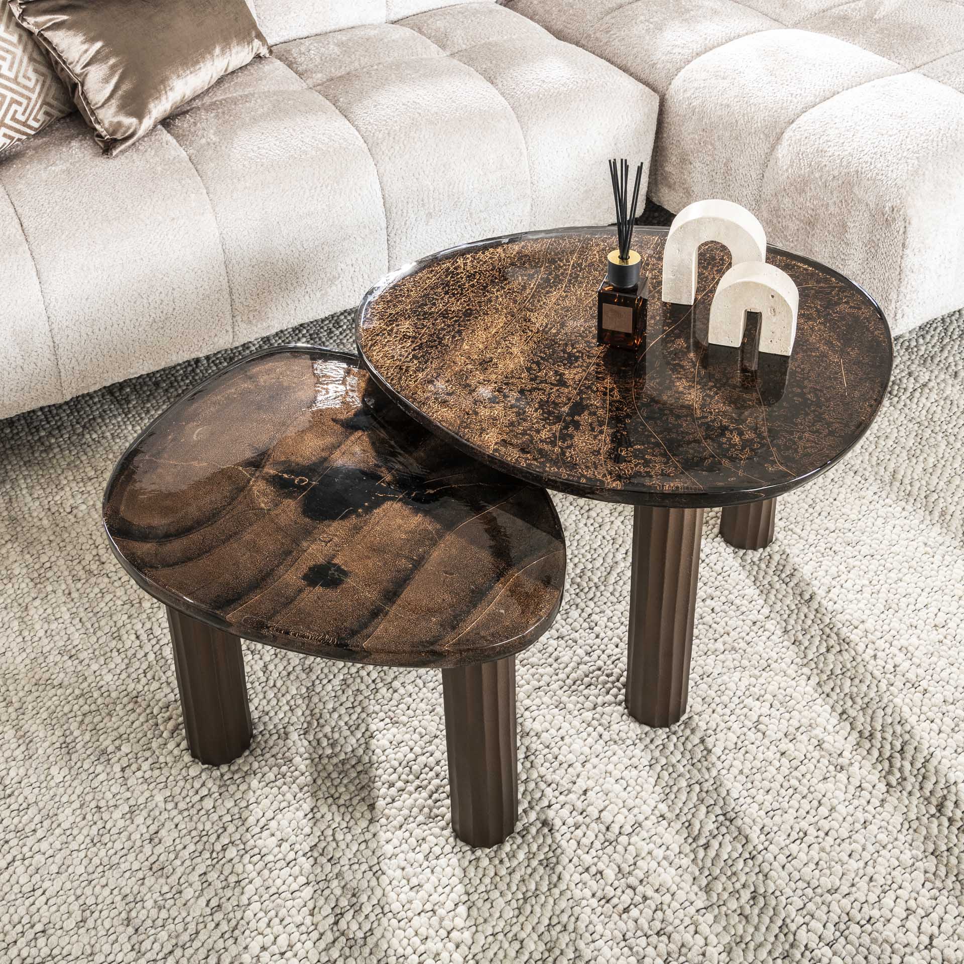 Couchtisch Ondaro M – Glastisch mit gezogenem Glas & Metallgestell in Antikkupfer, 62 x 45 x 40 cm