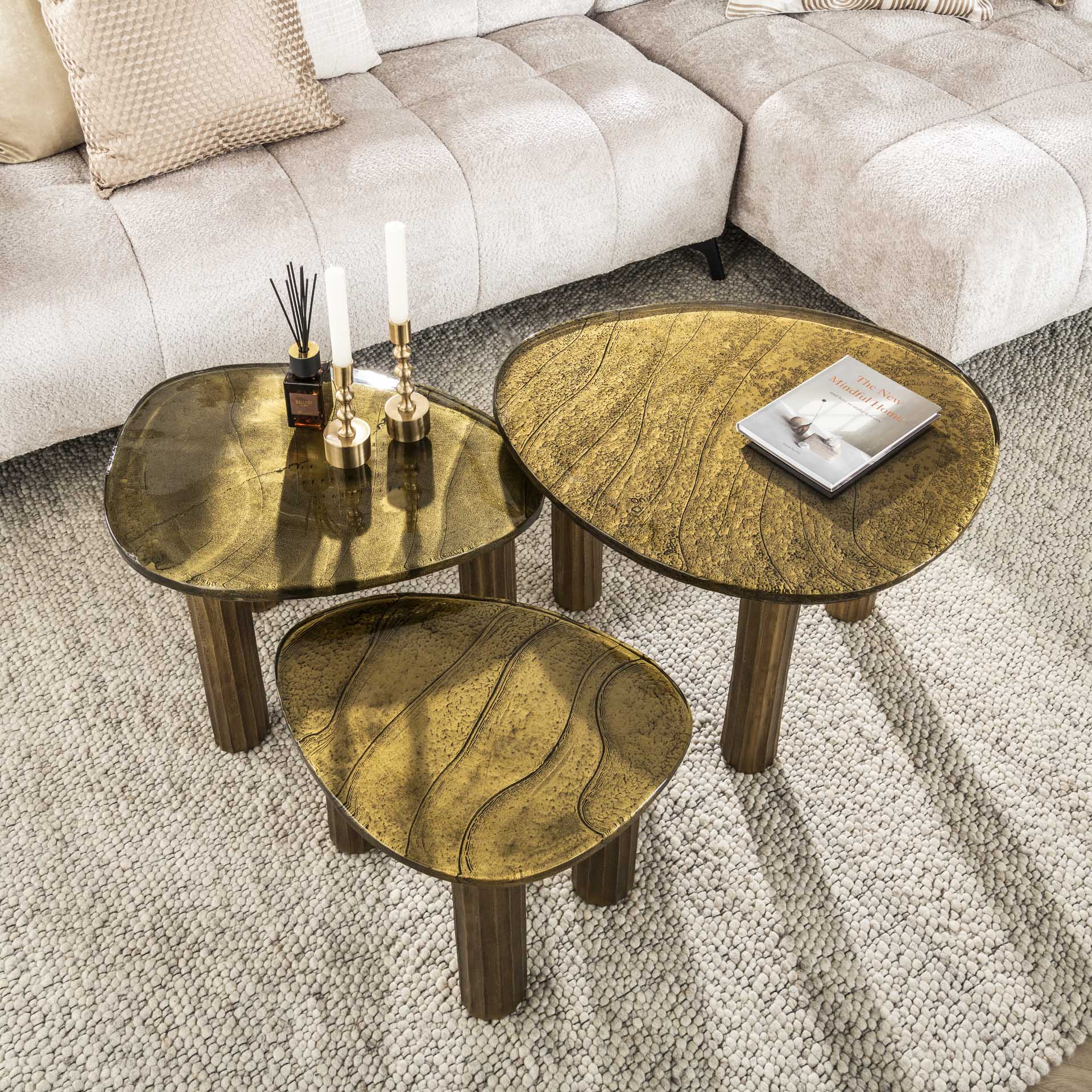Couchtisch Ondaro M – Glastisch mit gezogenem Glas & Metallgestell in Antikgold, 62 x 45 x 40 cm