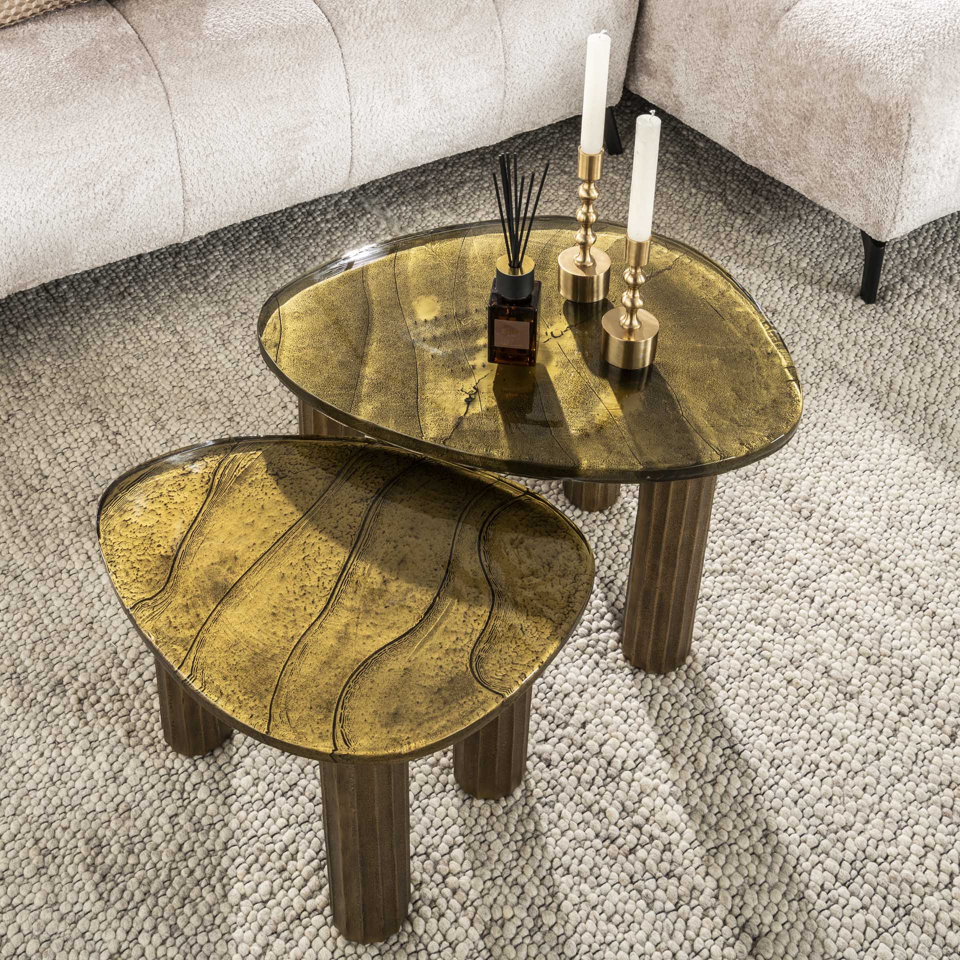 Couchtisch Ondaro M – Glastisch mit gezogenem Glas & Metallgestell in Antikgold, 62 x 45 x 40 cm