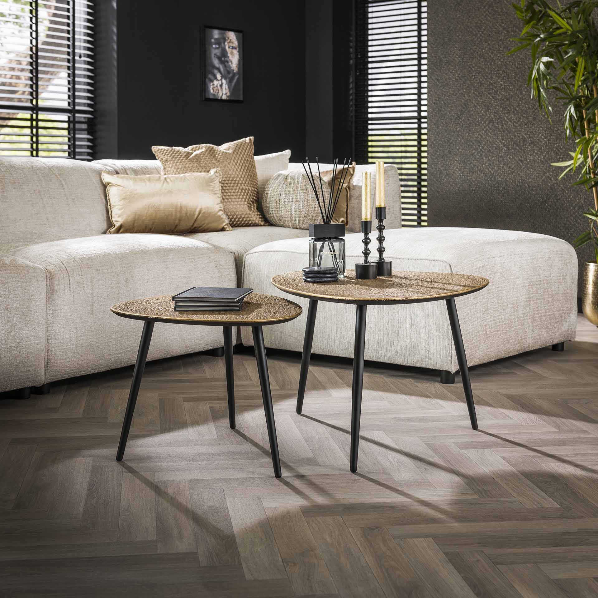Couchtisch-Set Velano – 2er-Set dreieckige Tische aus Metall in Antikbronze/Gold, modernes Design, 80 x 59 x 43 cm