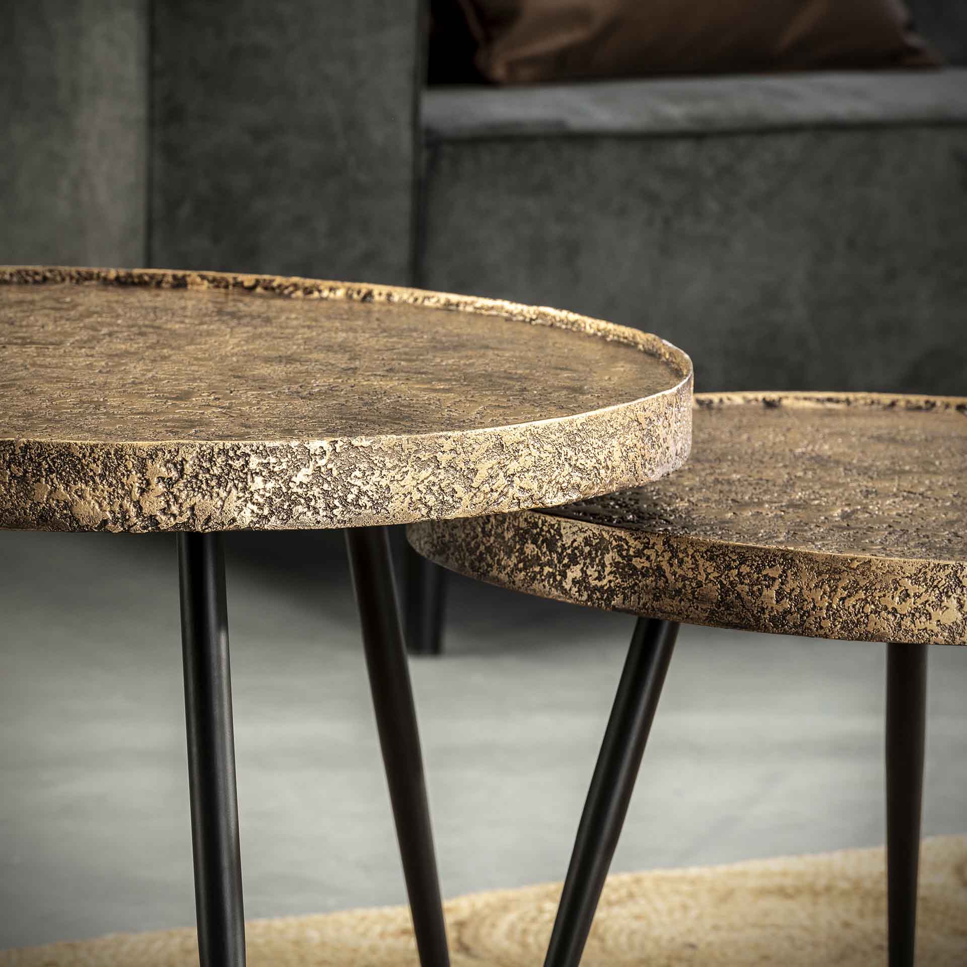 Couchtisch-Set Cirano – 2er-Set runde Tische mit aufrechtem Rand in Antik Bronze, Metall-Design, Ø74 x 50 cm