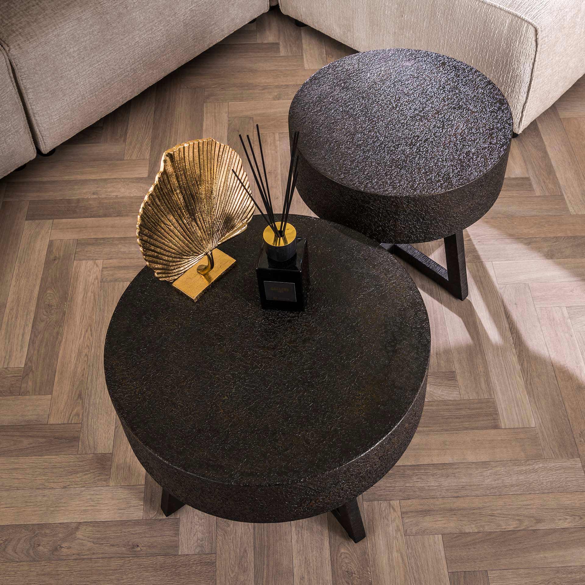 Couchtisch Castaro Ø50 cm – runder Tisch aus flüssigem Metall in Bronze-Braun mit 15 cm starker Platte, modernes Design, Höhe 46 cm