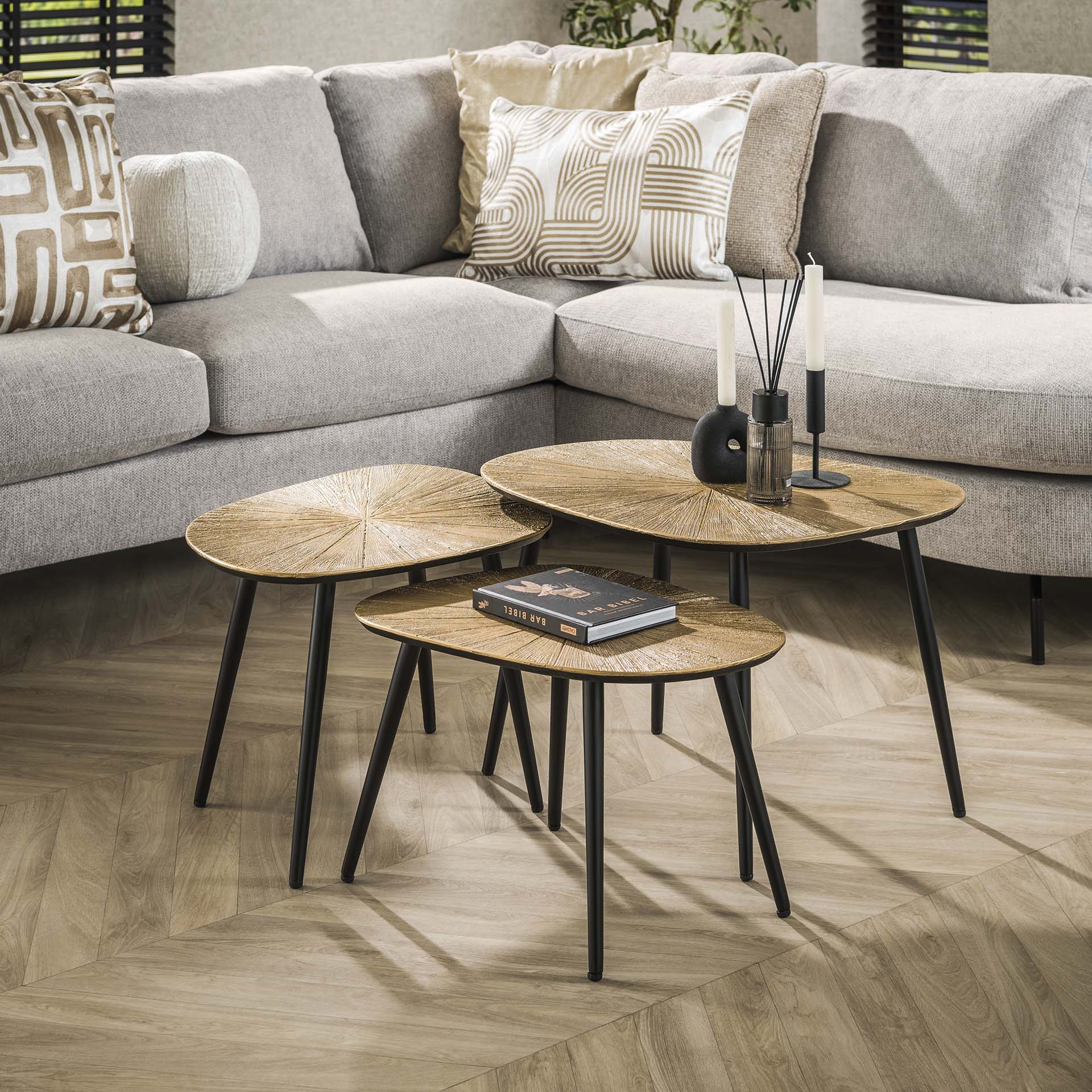 Couchtisch-Set Vareno – 3er-Set viereckige Tische aus Metall in Antik Bronze/Gold, modernes Design, 62/51 x 43 cm