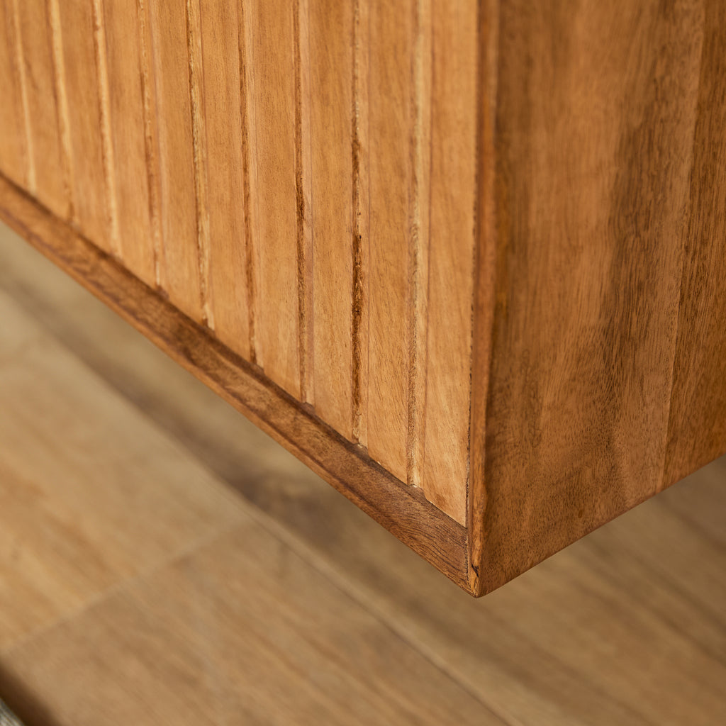 TV-Board Mandy Naturel – Schwebendes Lowboard aus Mangoholz mit Lamellentüren & Push-to-Open, 280 x 35 x 30 cm, modernes TV-Board