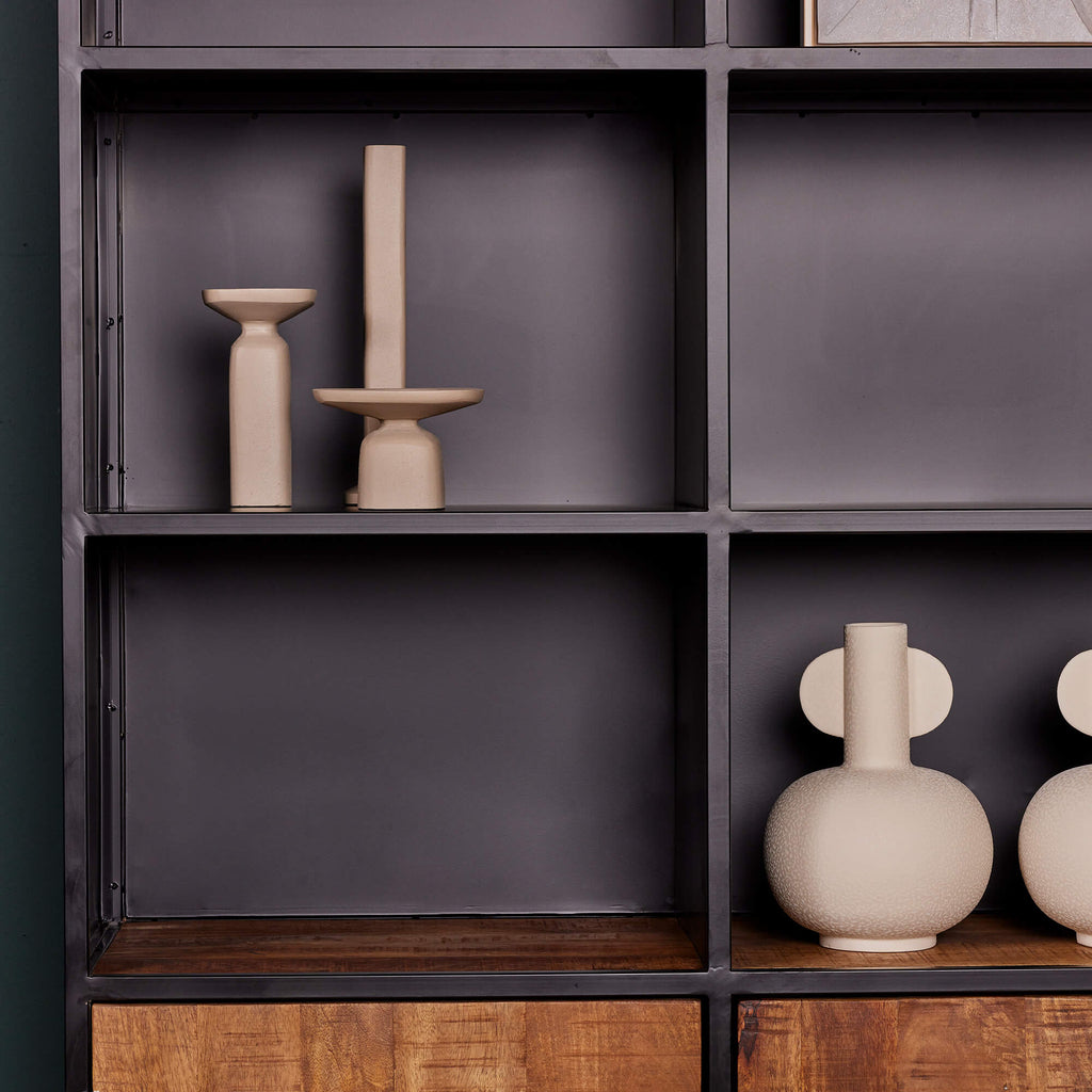 Bücherregal Orlen – Mangoholztüren & Fächer, 160 x 40 x 200 cm, stilvolles Design