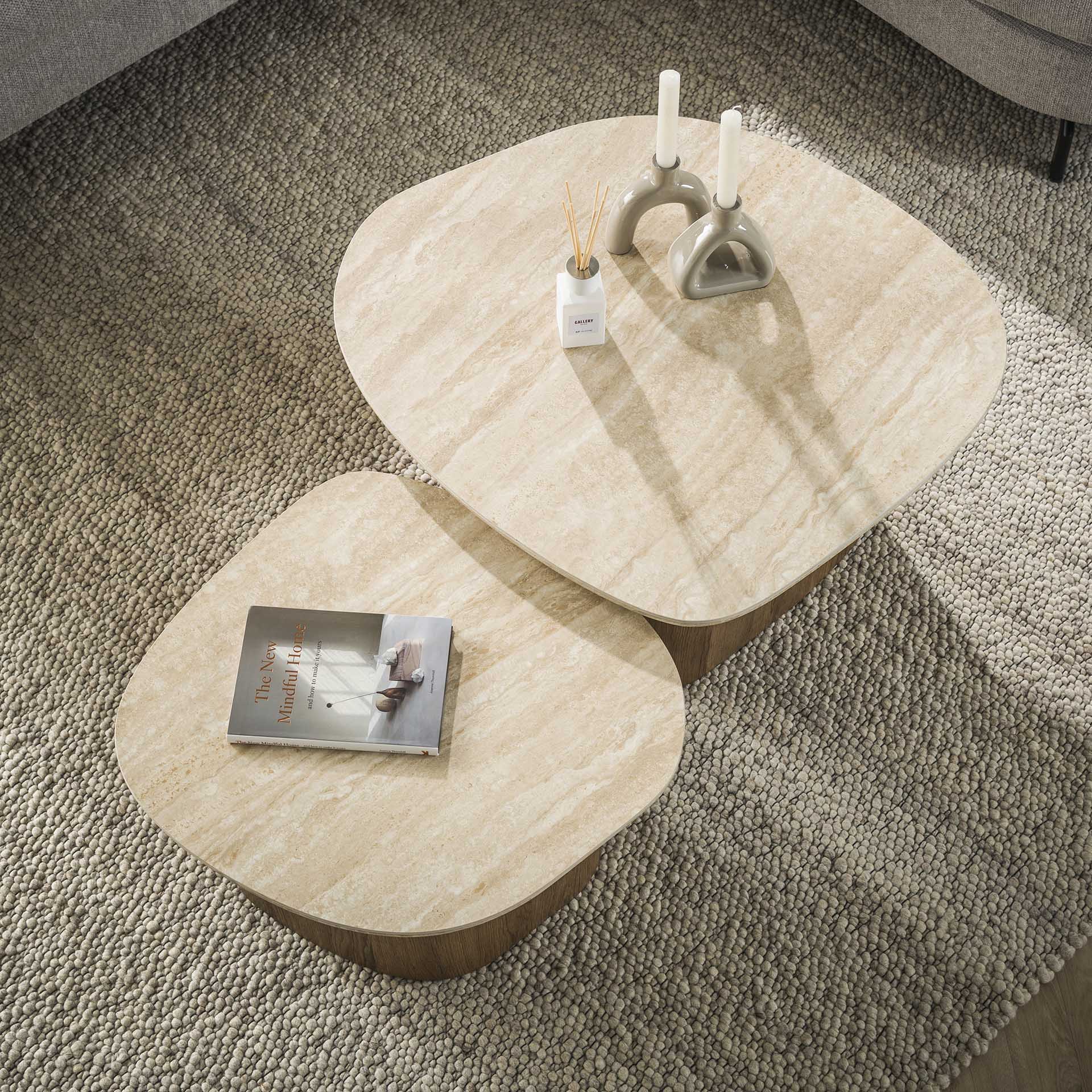 Couchtisch-Set Tivaro – 2 Tische in Kieselform mit Keramikplatte in Travertinoptik & Holzgestell, 85 x 79 x 40 cm