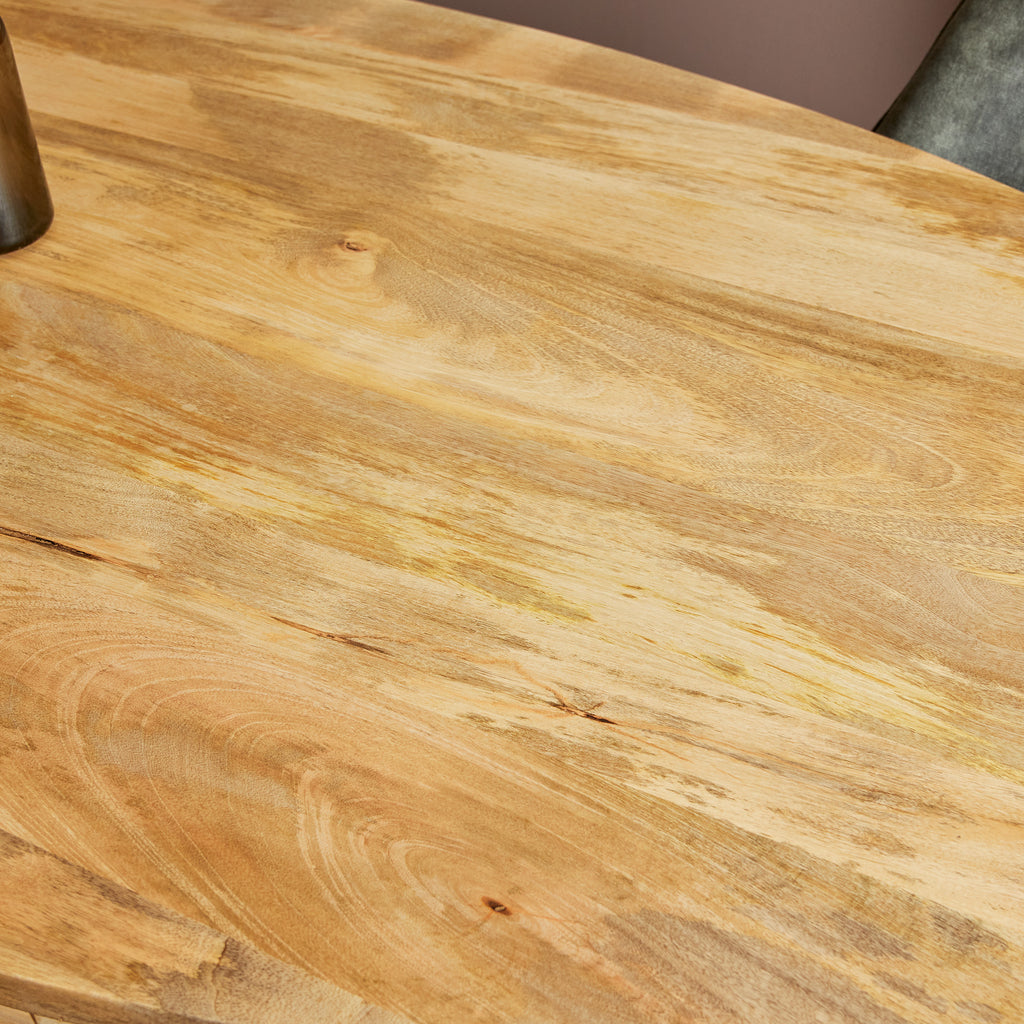 Ovaler Esstisch Delta – Mangoholz & Matrix-Bein aus schwarzem Metall, 210 x 100 x 76 cm, modernes Design