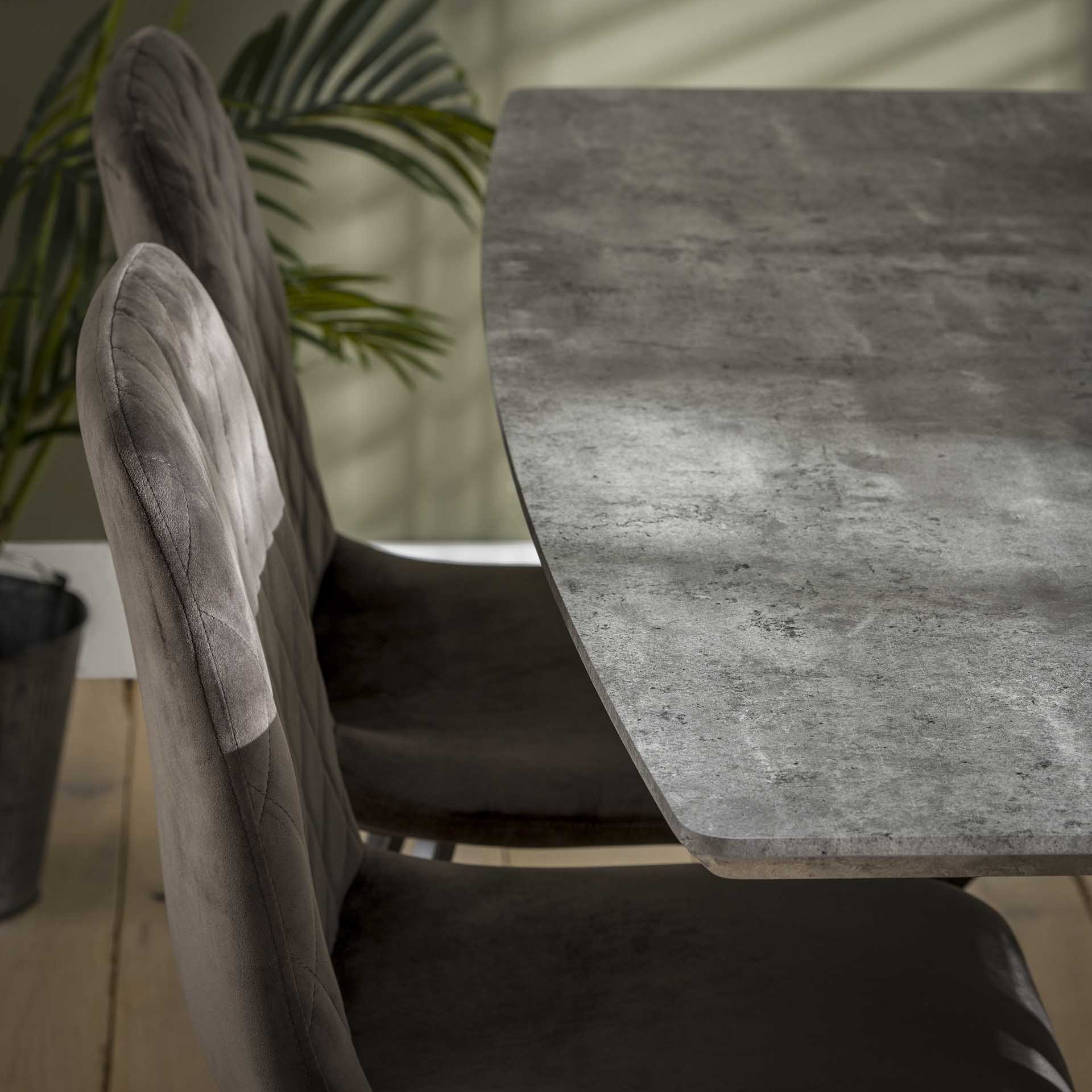 Esstisch Vareno Oval – MDF-Tischplatte in 3D-Eichen- oder Betonoptik mit Stahlgestell, 160 x 90 x 76 cm, moderner Esszimmertisch