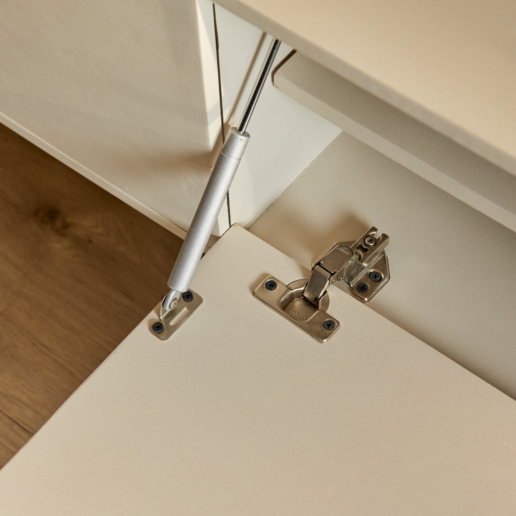 TV-Board Focus Sand – Schwebendes Lowboard aus Mangoholz mit Push-to-Open Türen, 120 x 35 x 30 cm