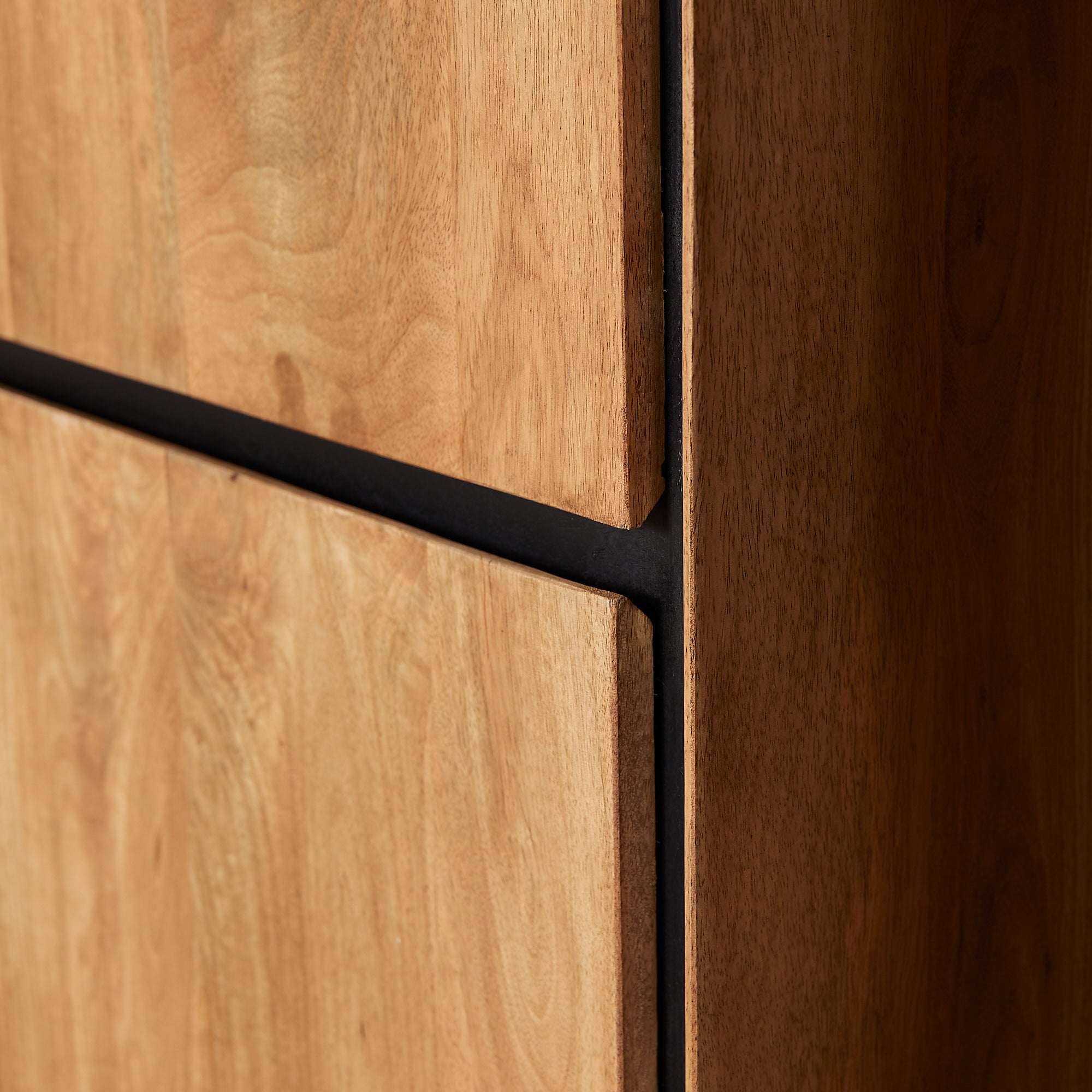 Bücherregal Rois – Mangoholz Aufbewahrungsschrank 60×220×45 cm mit Metallrahmen & 2 grifflosen Türen, modernes Design