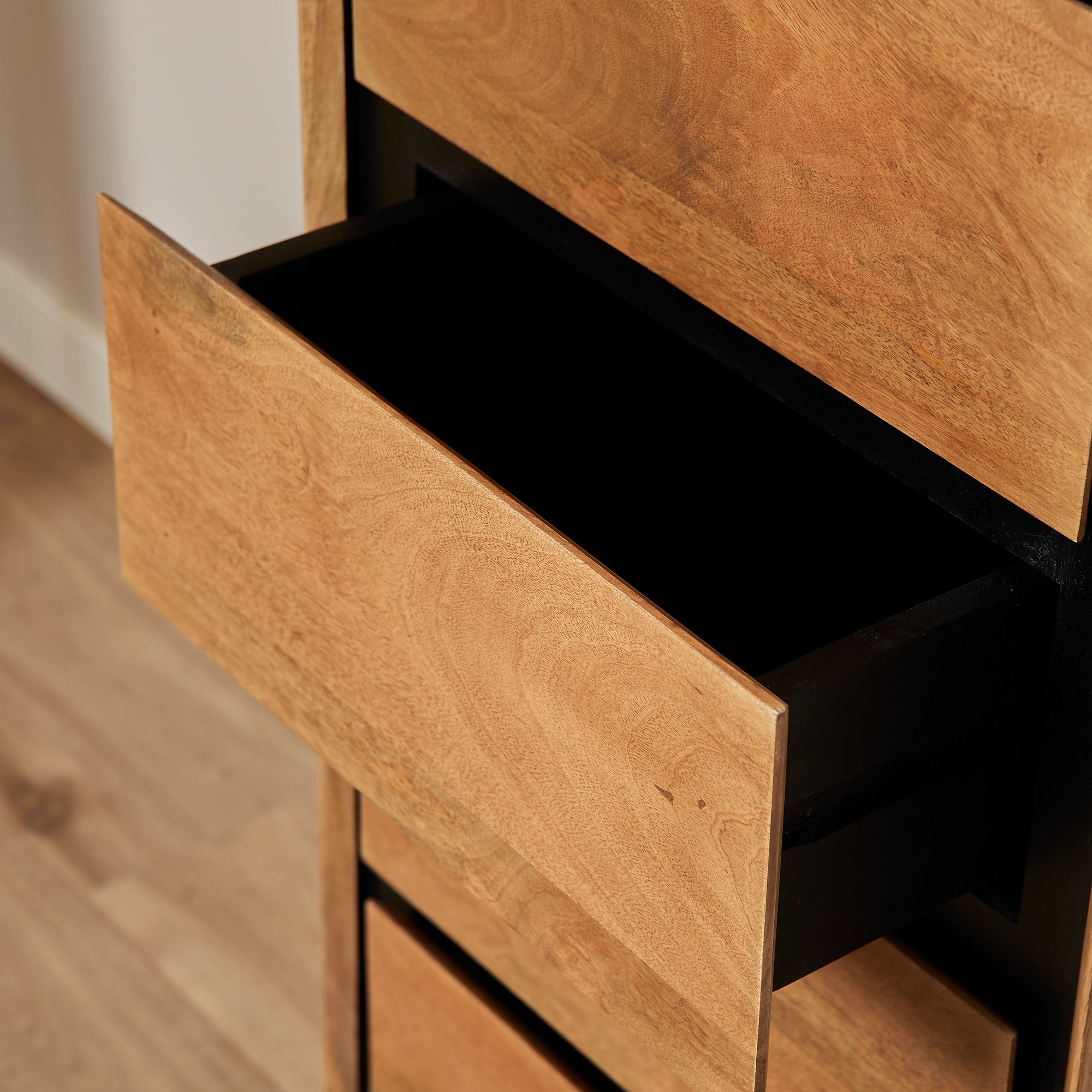 Kommode Rois Mango Natur 50x40x120 cm – moderner Schrank mit 5 Schubladen & Metallgestell