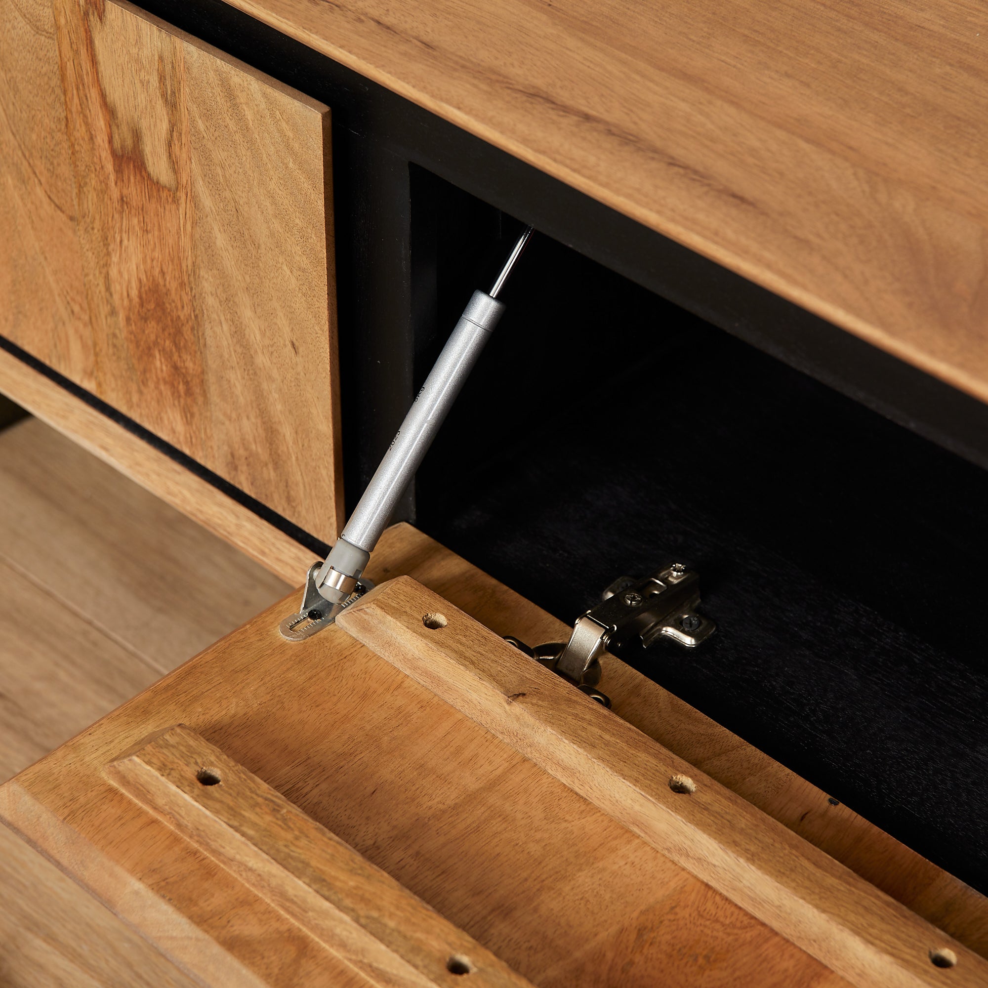 Schwebendes TV-Board Rois – Mangoholz, 5 Türen, 280 x 35 x 30 cm, Wandmontage