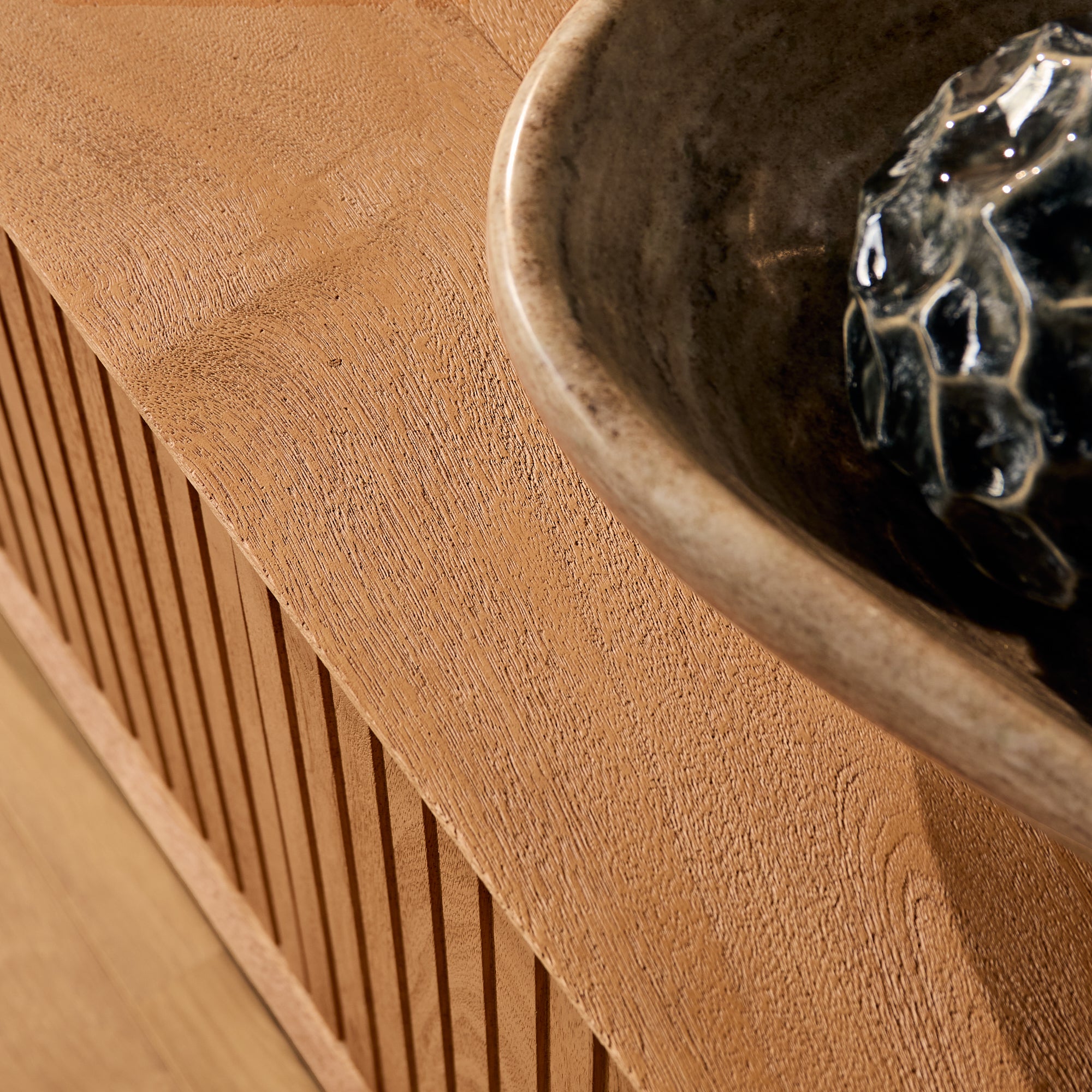 TV-Board Mandy 165x45x55 cm – Lowboard aus Mangoholz Natur mit 4 Türen & Push-to-Open-System